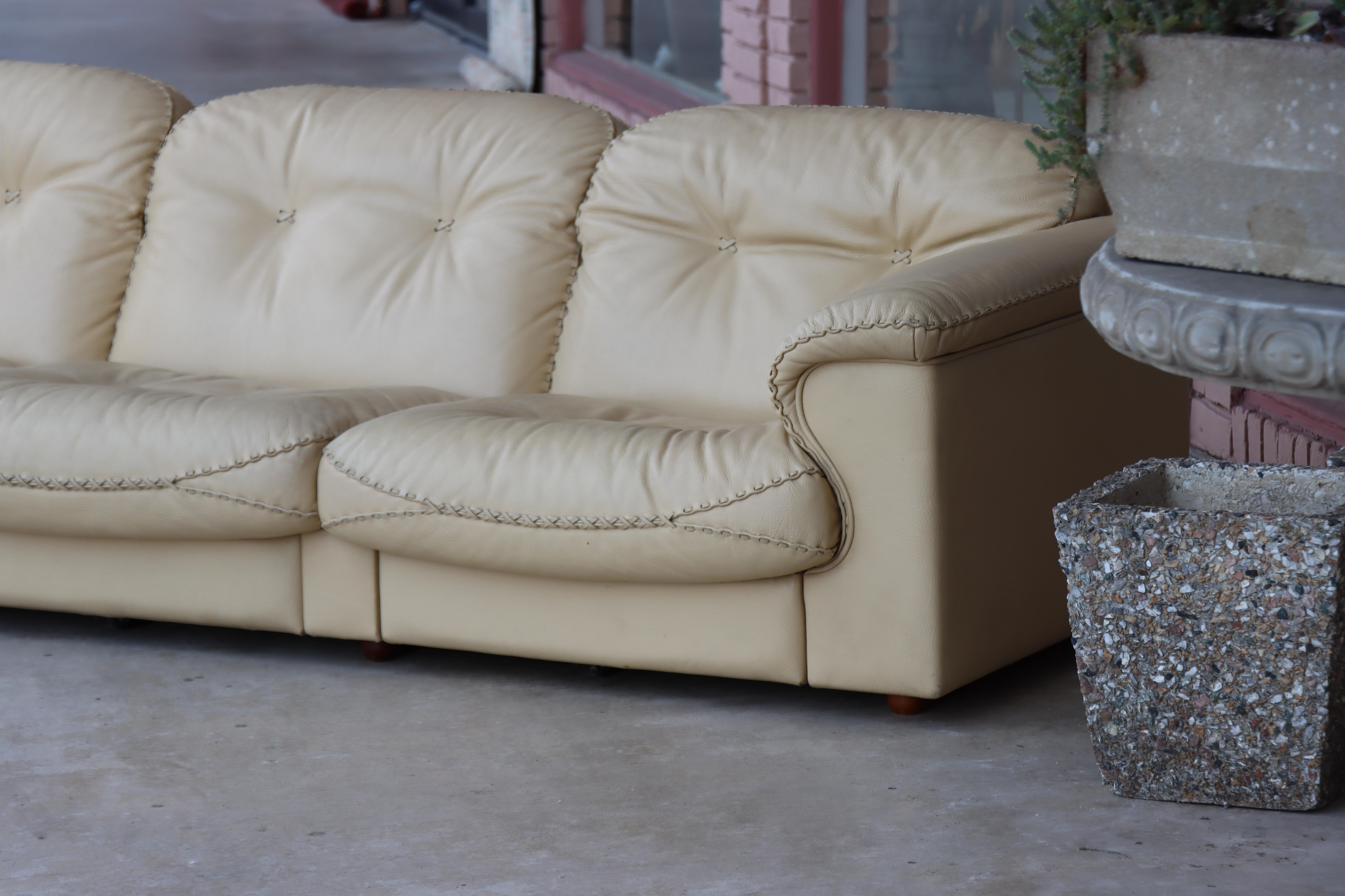 Stunning De Sede DS-101 Reclining Sofa in Light Butterscotch Leather (Moderne der Mitte des Jahrhunderts) im Angebot