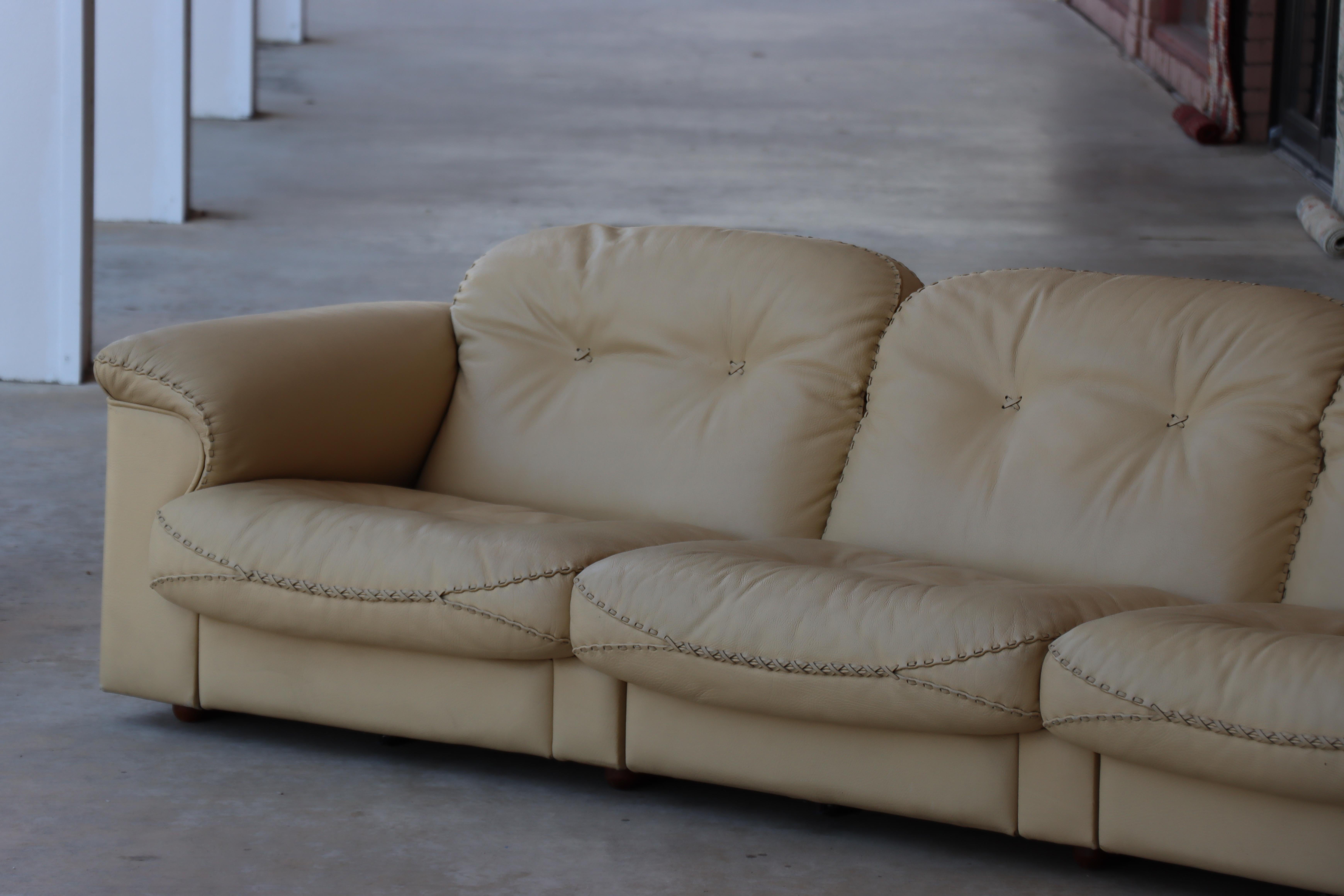 Stunning De Sede DS-101 Reclining Sofa in Light Butterscotch Leather (Handgefertigt) im Angebot