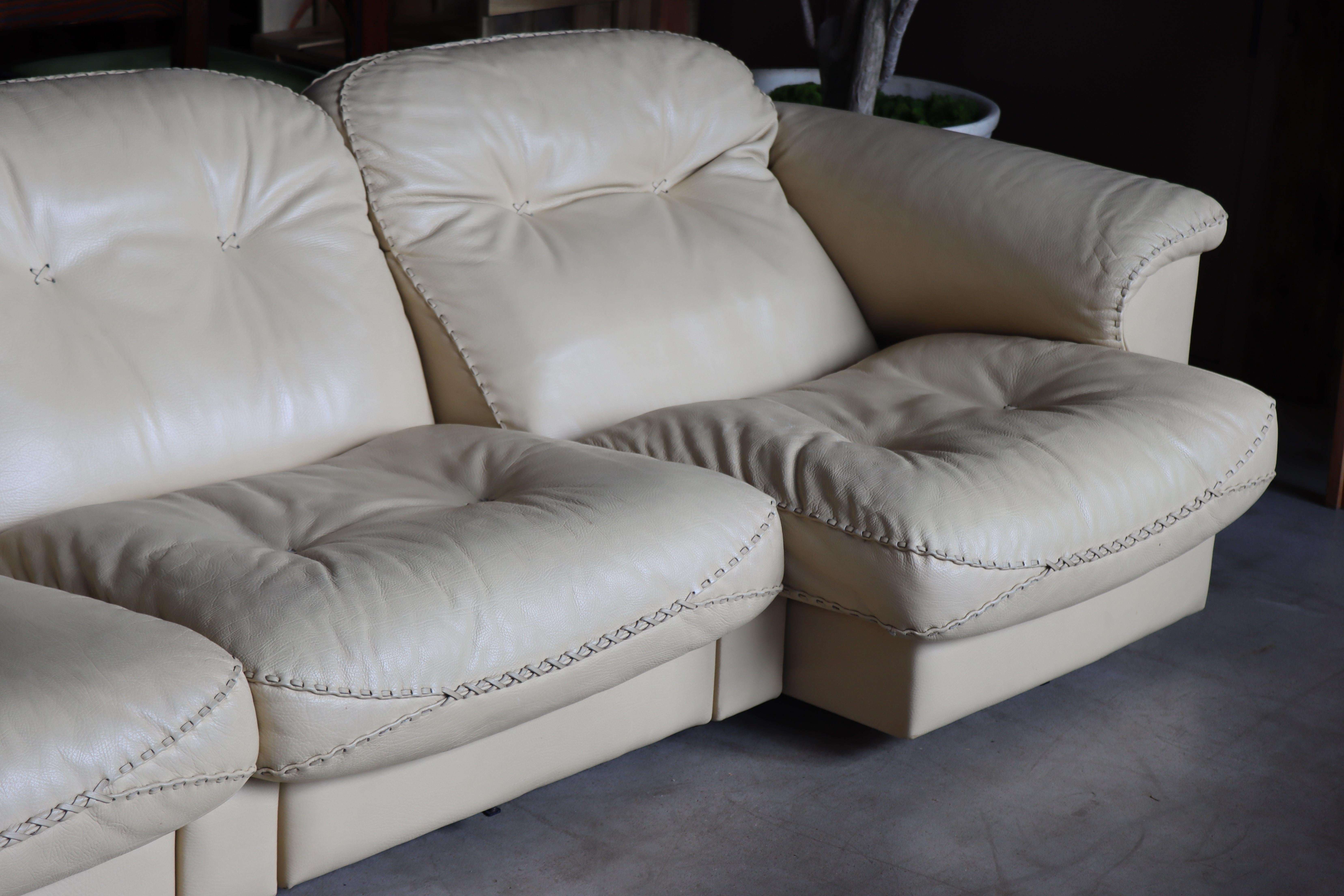 Stunning De Sede DS-101 Reclining Sofa in Light Butterscotch Leather im Zustand „Gut“ im Angebot in Round Rock, TX