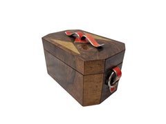 Stunning decorative box, pure Art Deco, walnut wood with enamel, 1920s Italy