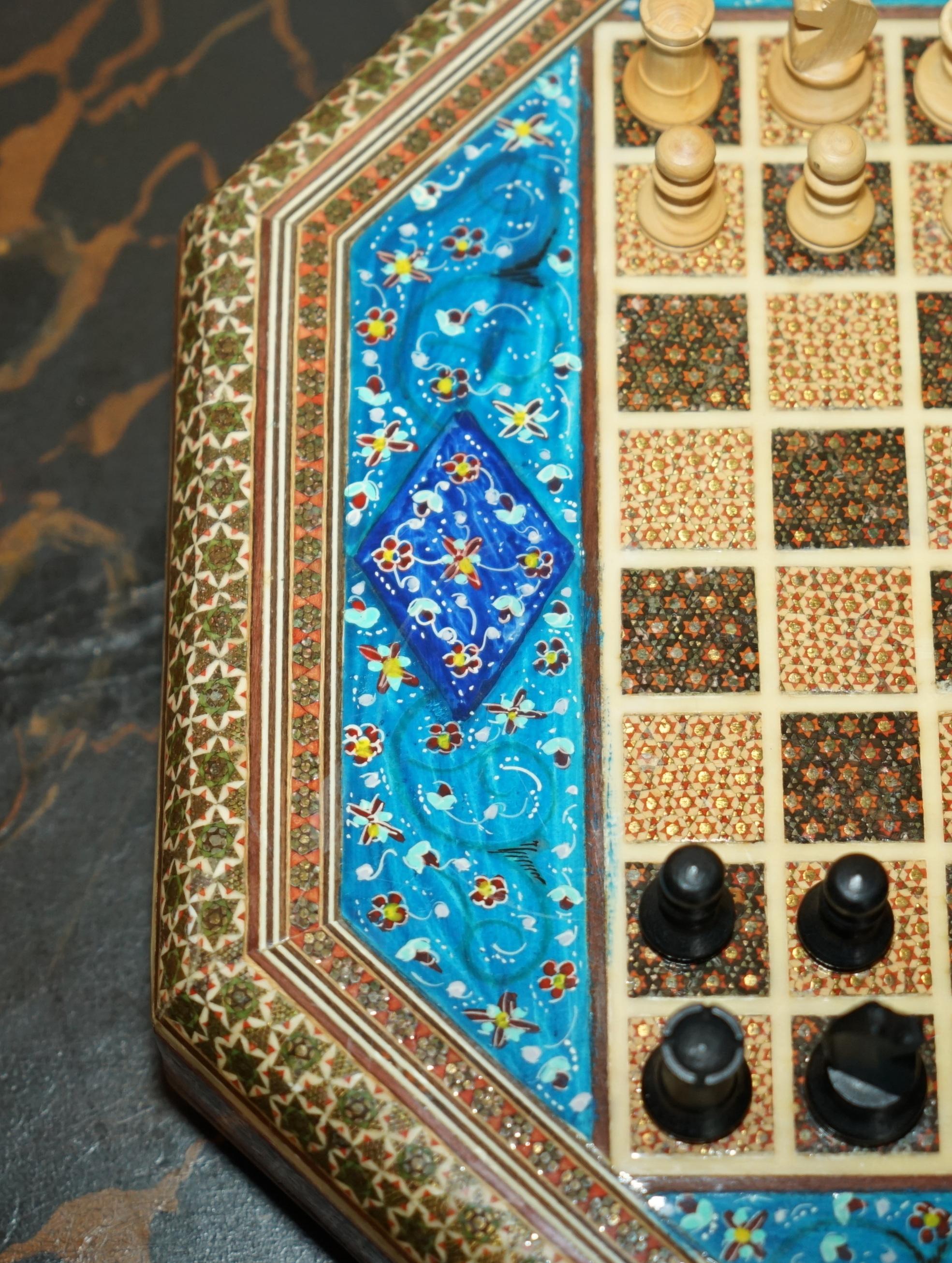 impresionante tablero de ajedrez antiguo con piezas de ajedrez de estilo stunton Hecho a mano en venta