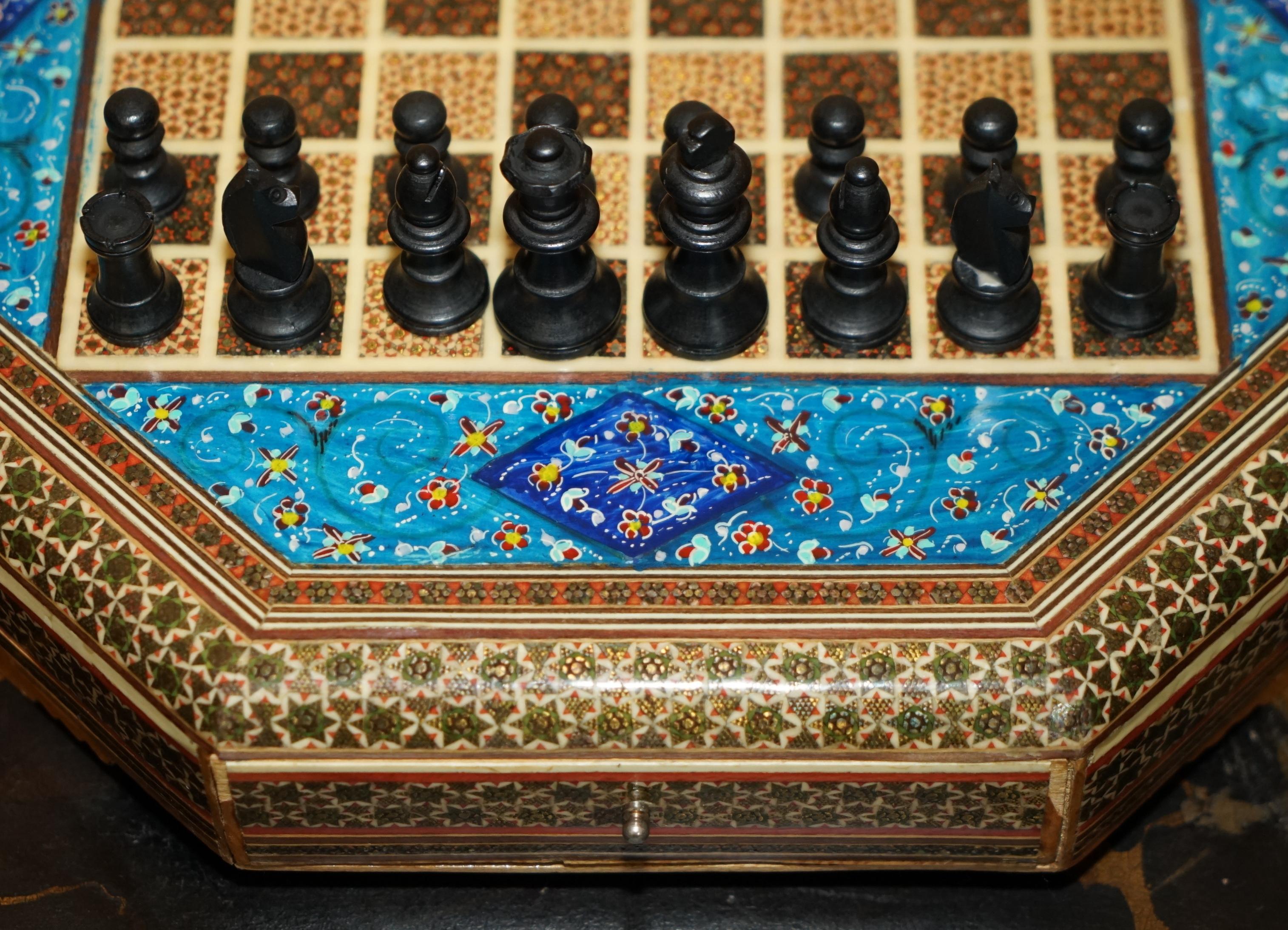 impresionante tablero de ajedrez antiguo con piezas de ajedrez de estilo stunton Boj en venta