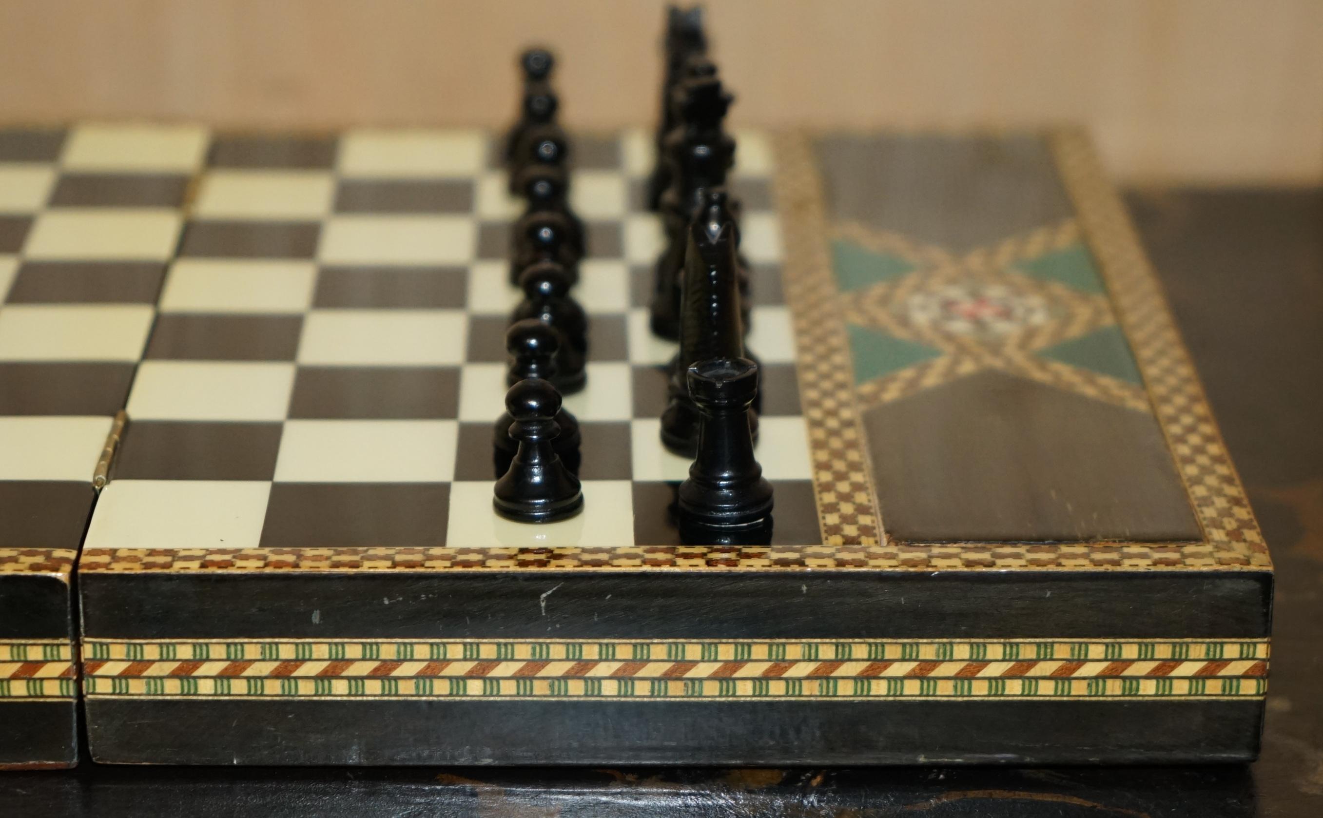 STUPENDO PIANO DECORATIVO DI SCACCHI SPAGNOLO CON PEZZI DI SCACCHI IN STILE STAUNTON in vendita 2
