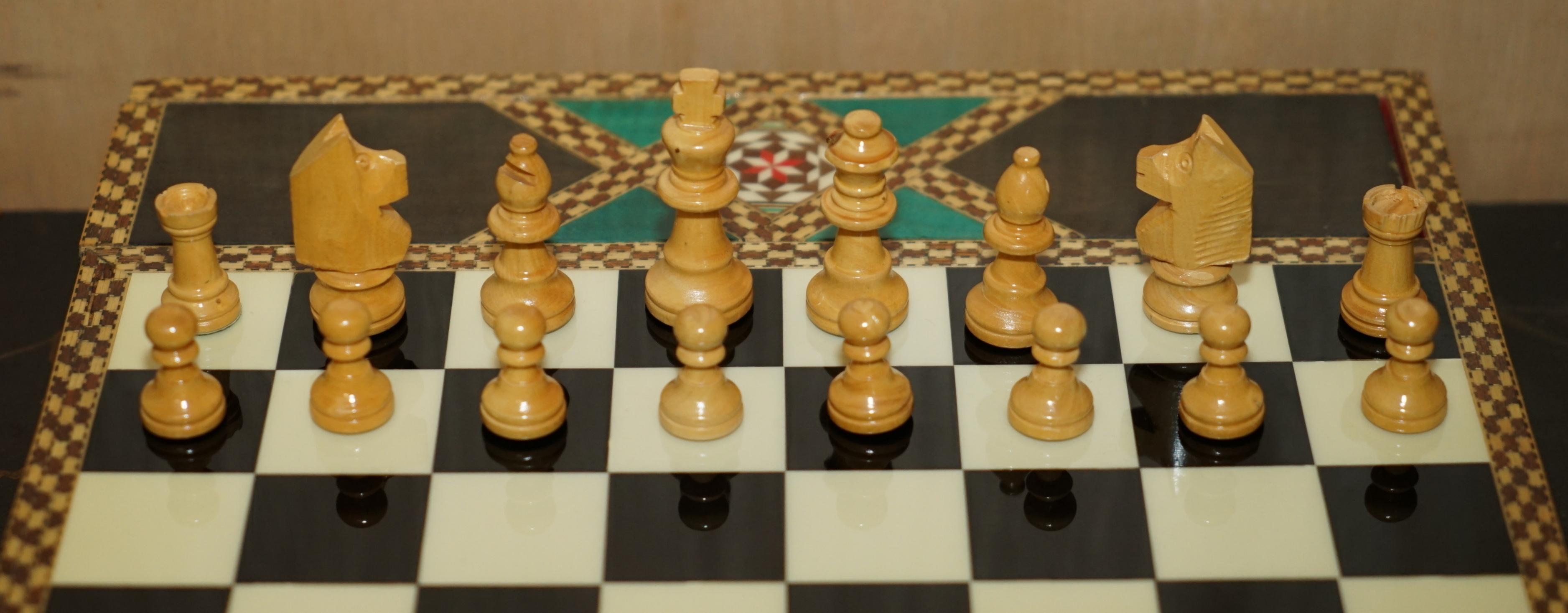 STUPENDO PIANO DECORATIVO DI SCACCHI SPAGNOLO CON PEZZI DI SCACCHI IN STILE STAUNTON in vendita 4