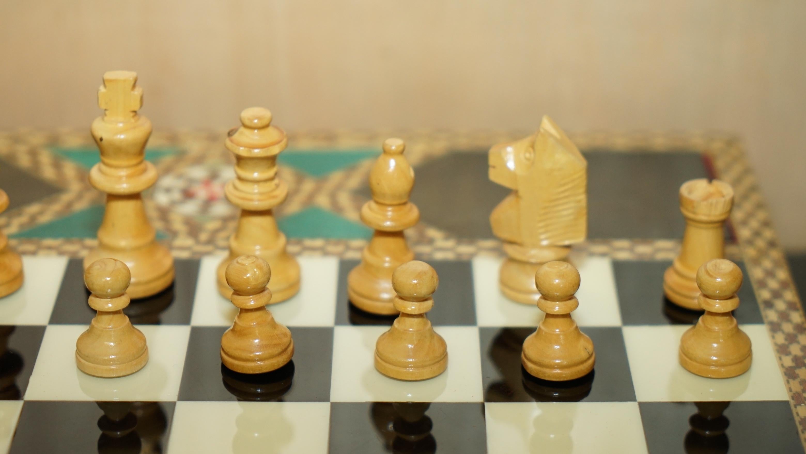 STUPENDO PIANO DECORATIVO DI SCACCHI SPAGNOLO CON PEZZI DI SCACCHI IN STILE STAUNTON in vendita 6