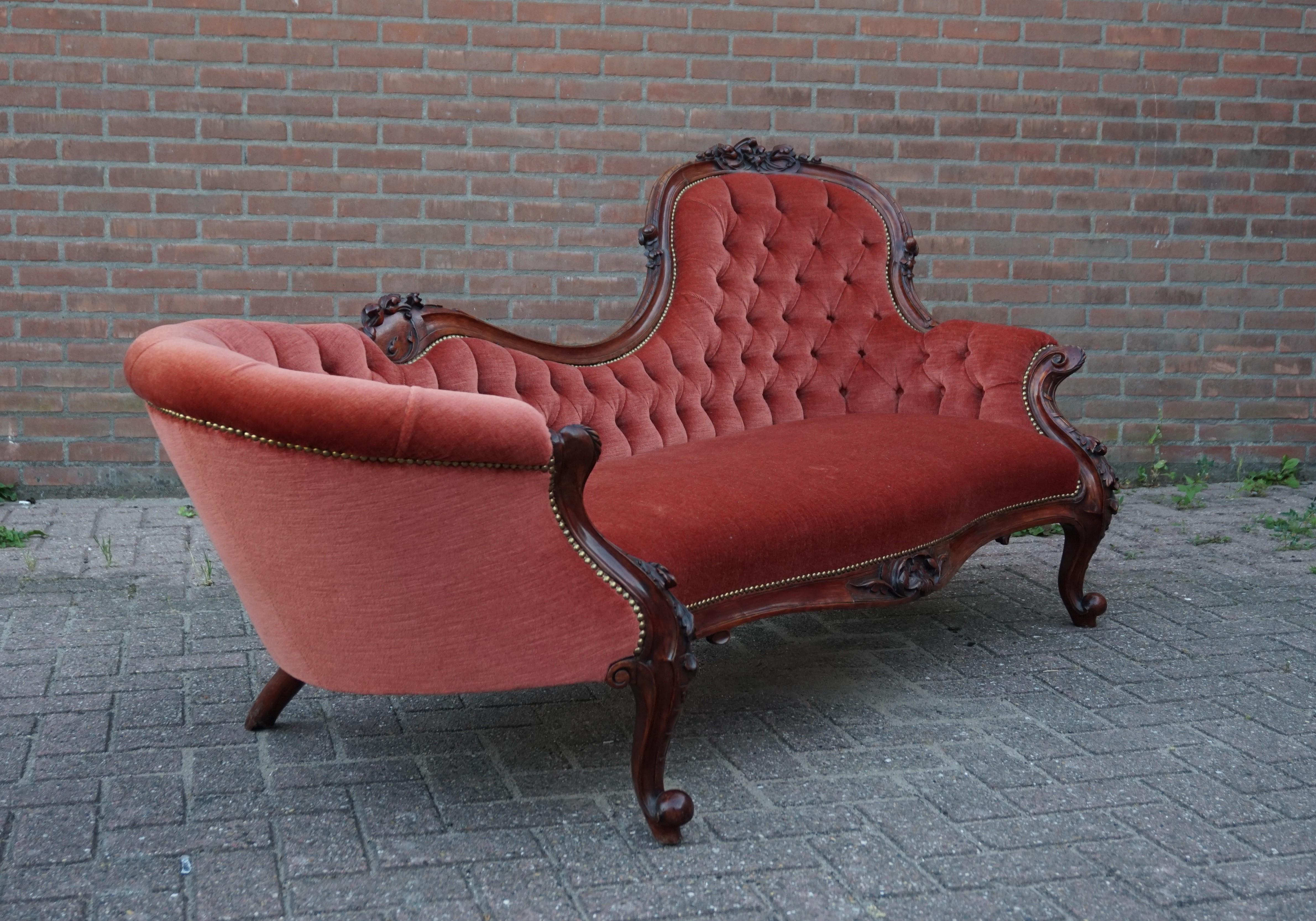 Hand-Carved Stunning Design and Excellent Condition Antique Chaise Longue / Relaxing Chair