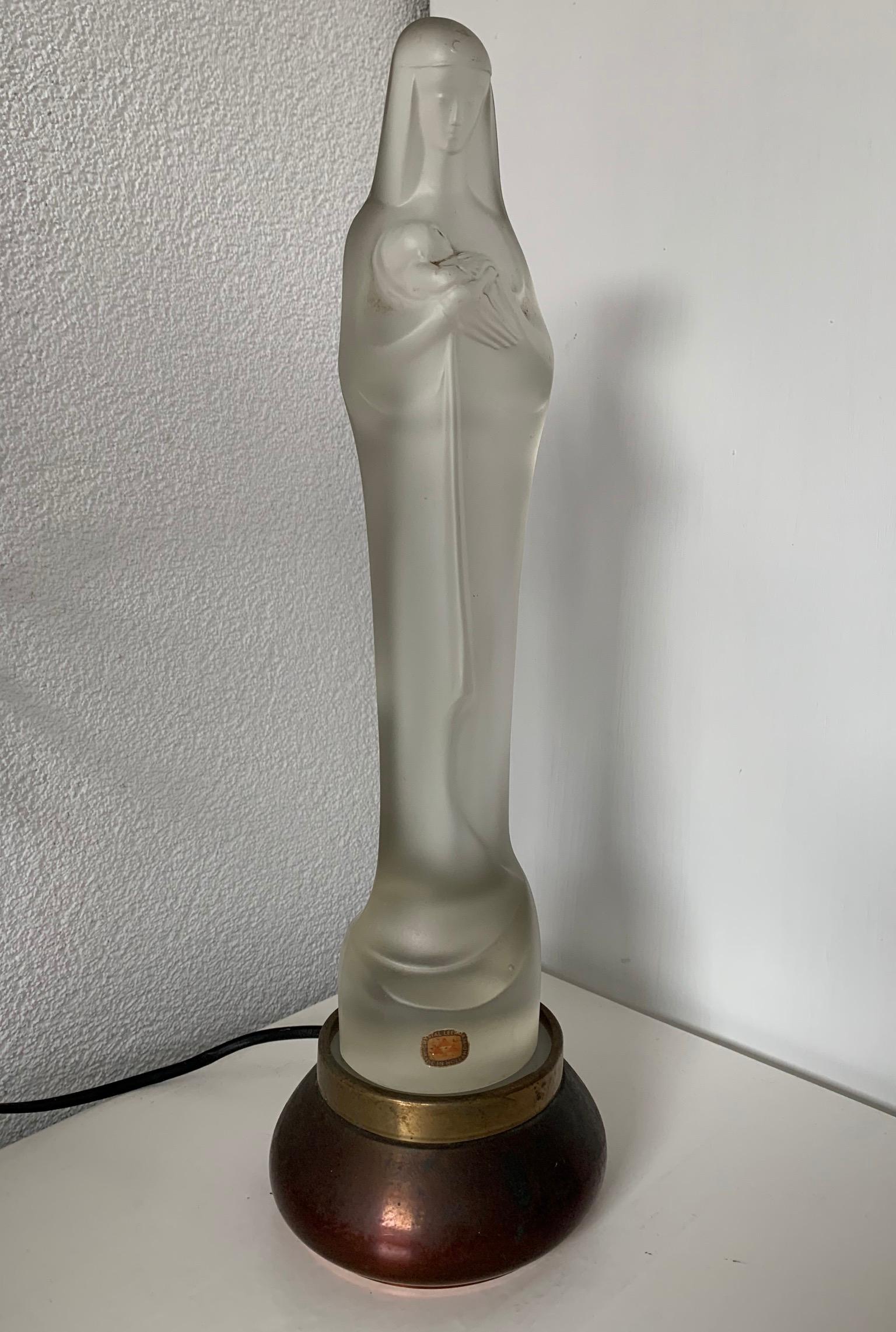 20th Century Stunning Design Glass Art Madonna and Child Jesus Sculpture w. Stand and Light For Sale
