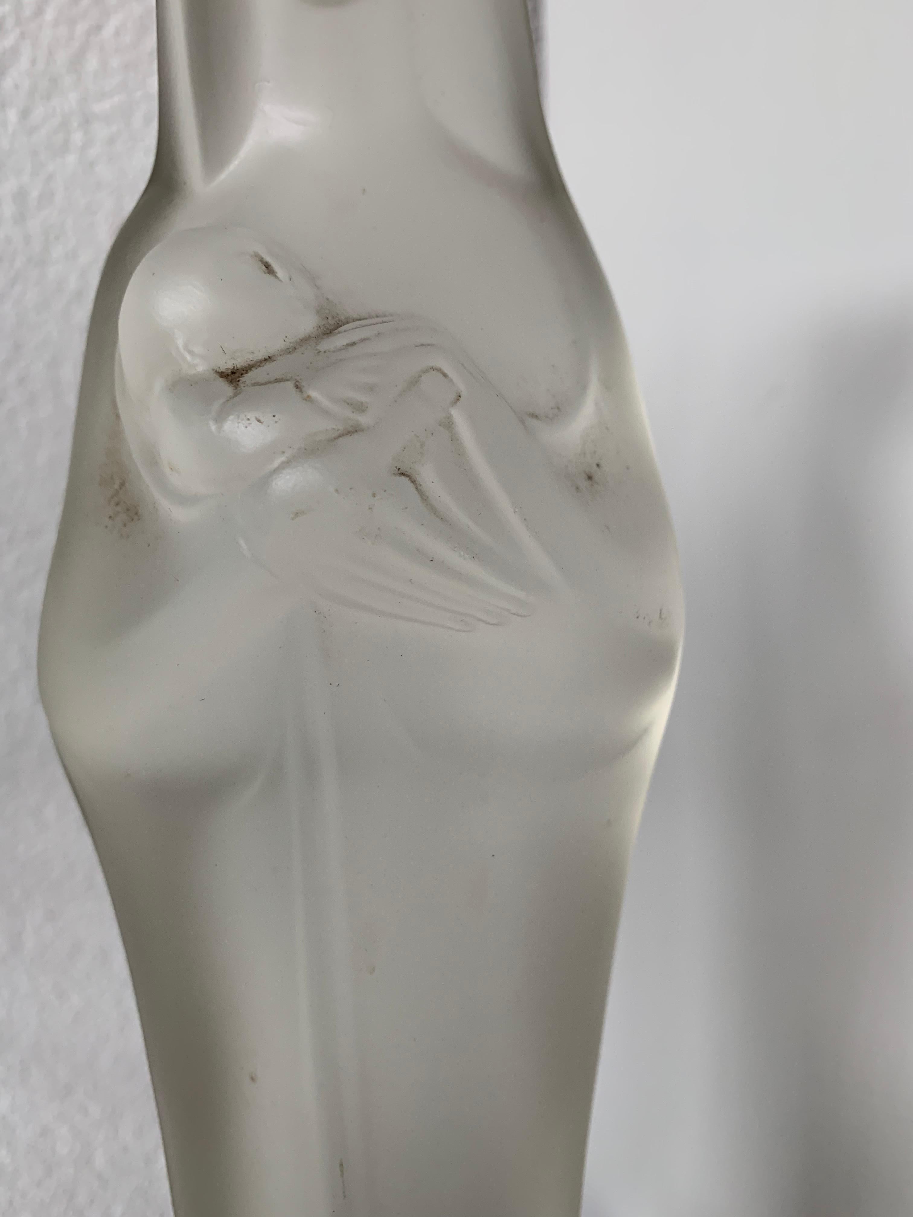 Atemberaubende Glaskunst-Skulptur Madonna und Kind Jesus mit Design Ständer und Leuchte im Angebot 8