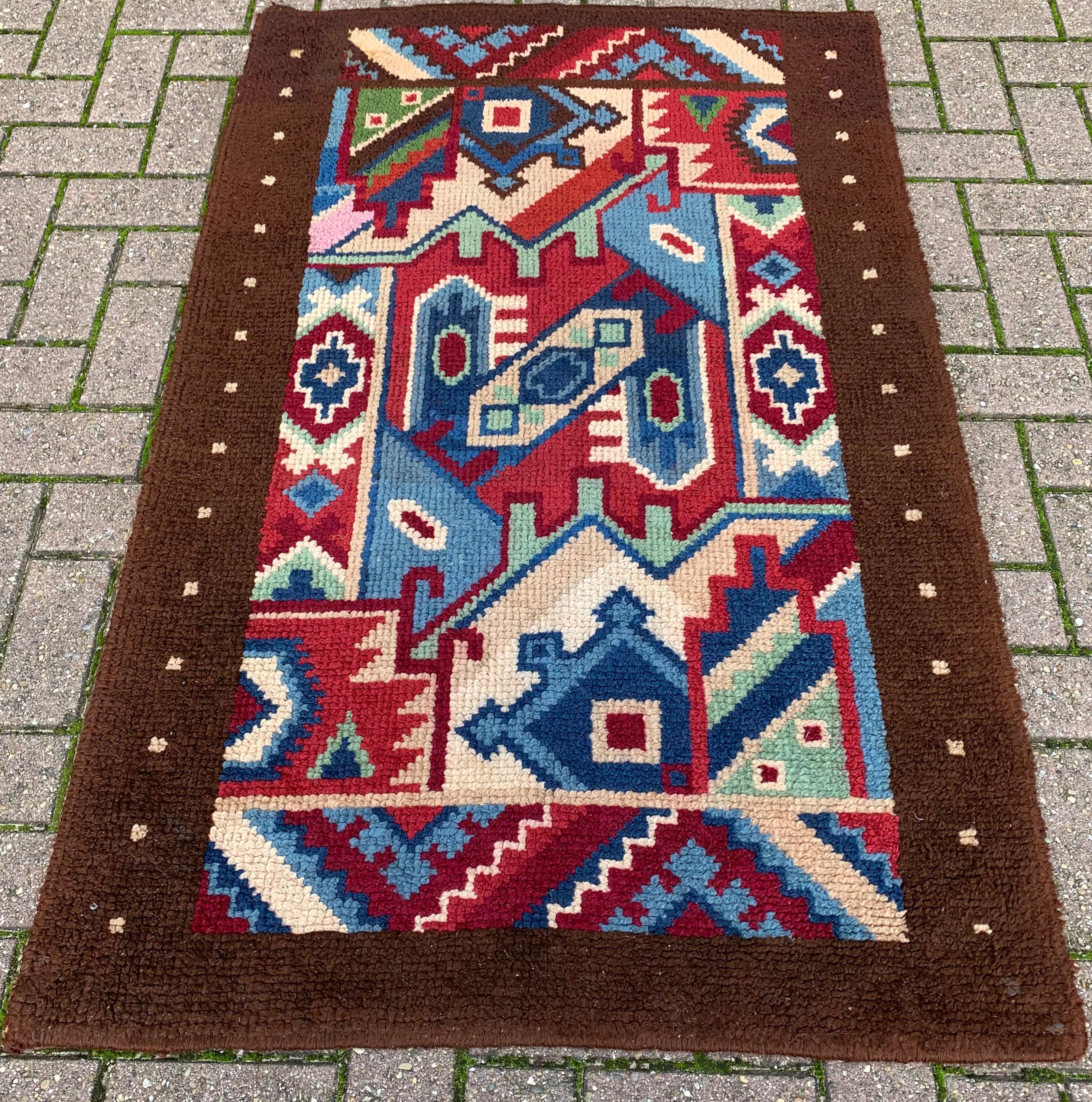 Good size and wonderful condition rug.

When it comes to decorating the floor of your home, we cannot think of a better way then with a good quality rug. This stylish and hand knotted rug has the most beautiful patterns and colors and they can