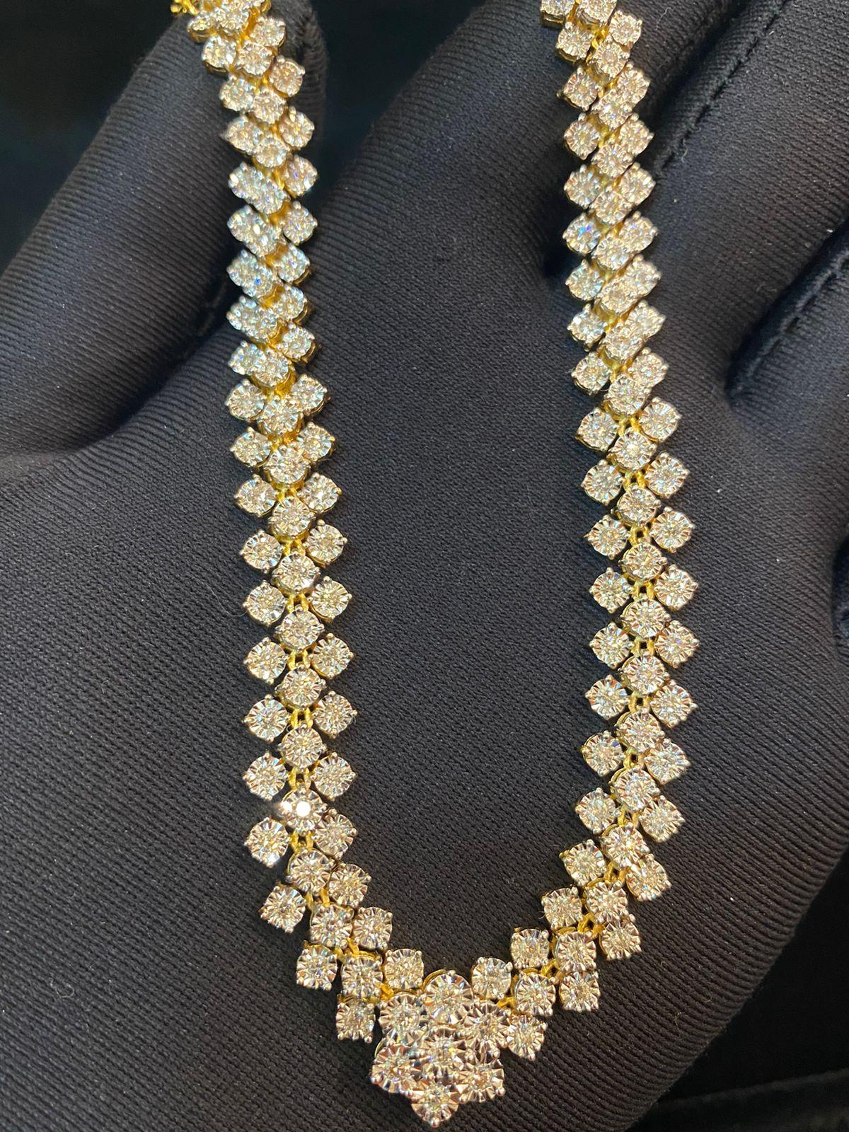 Collana in oro con diamanti naturali da 3,90 carati In condizioni Nuovo in vendita a Massafra, IT