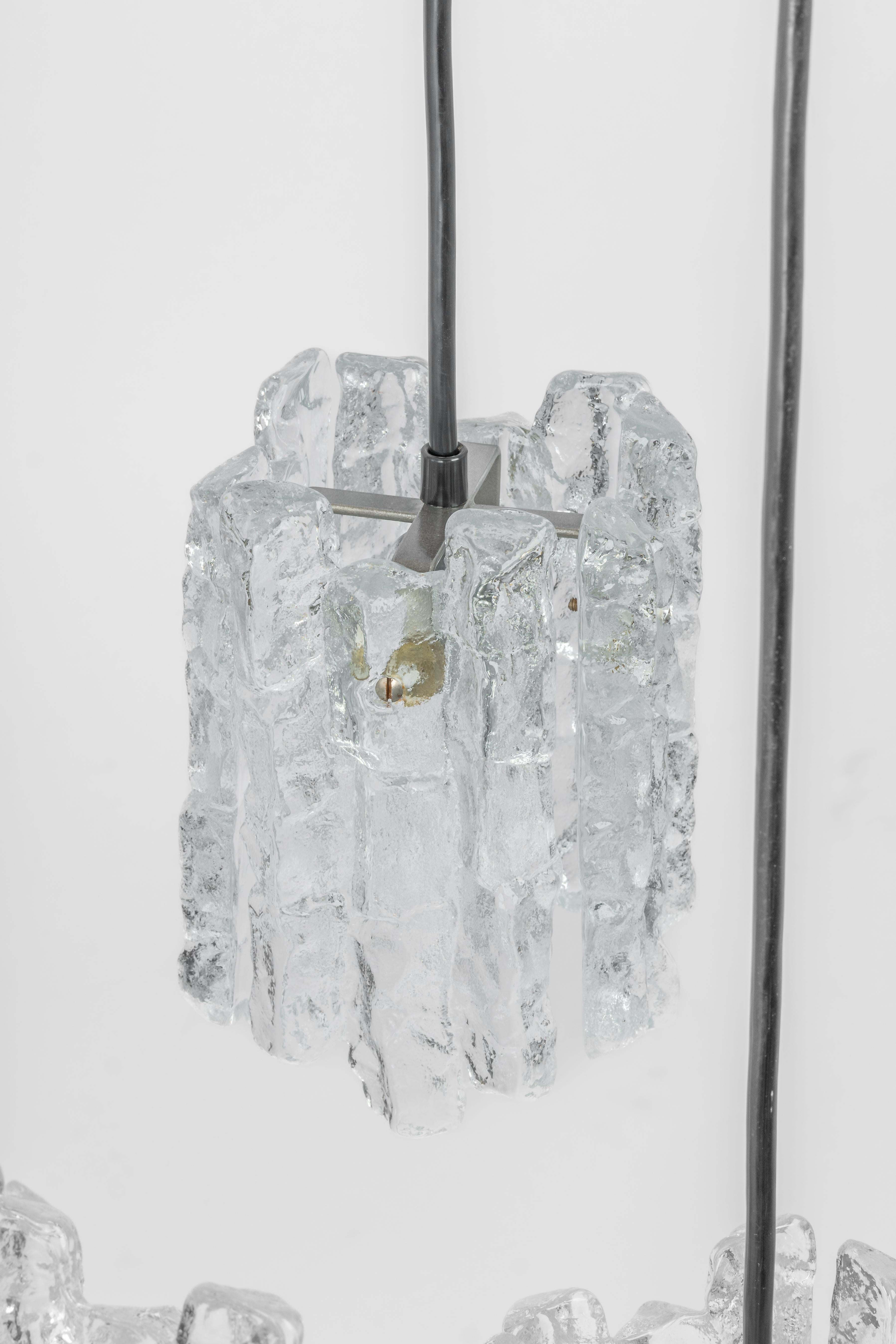 Atemberaubender kaskadenförmiger Designer-Kronleuchter aus Muranoglas von Kalmar, Österreich, 1970er Jahre (Moderne der Mitte des Jahrhunderts) im Angebot