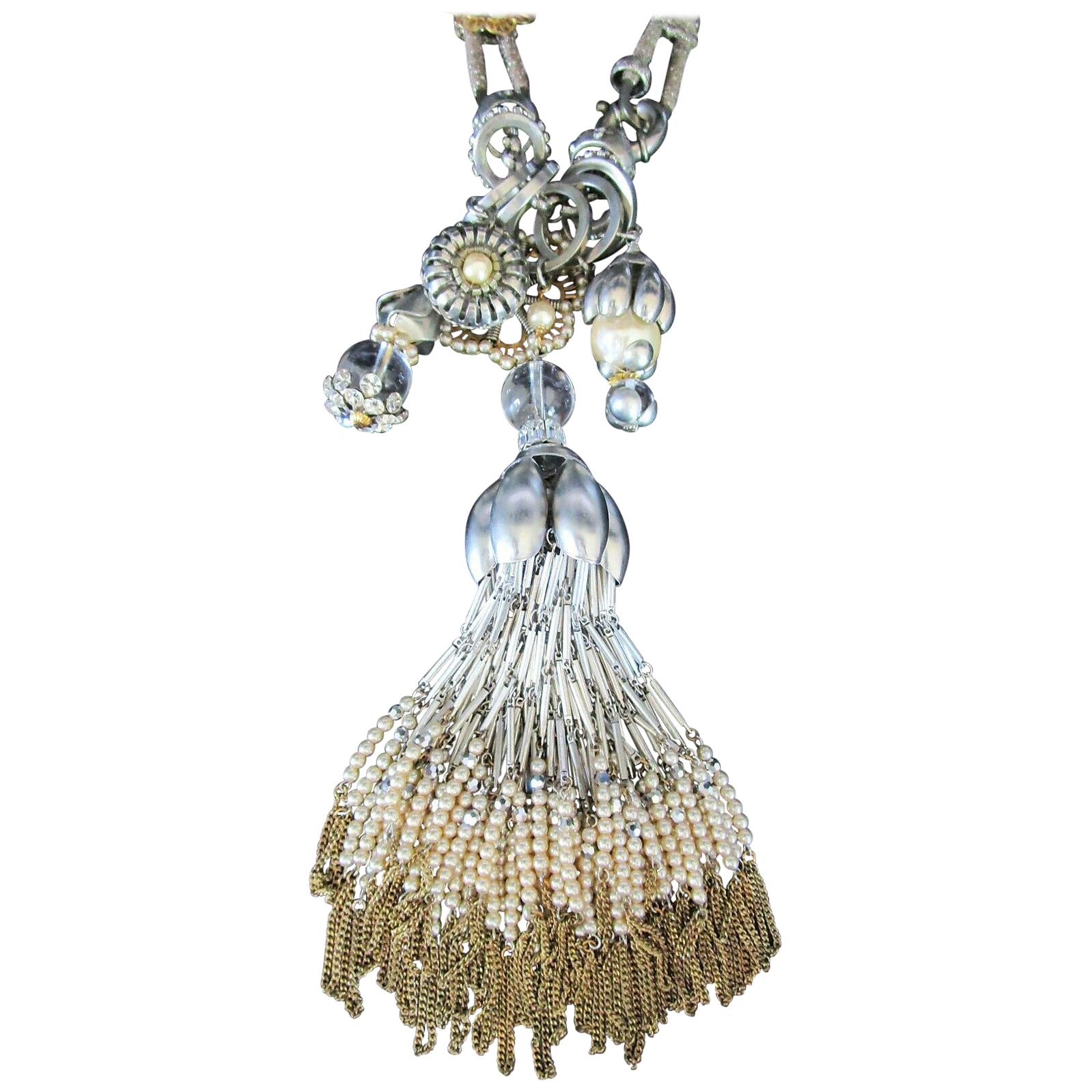 Superbe collier de créateurs à pampilles et breloques pendantes de Miriam Haskell en vente