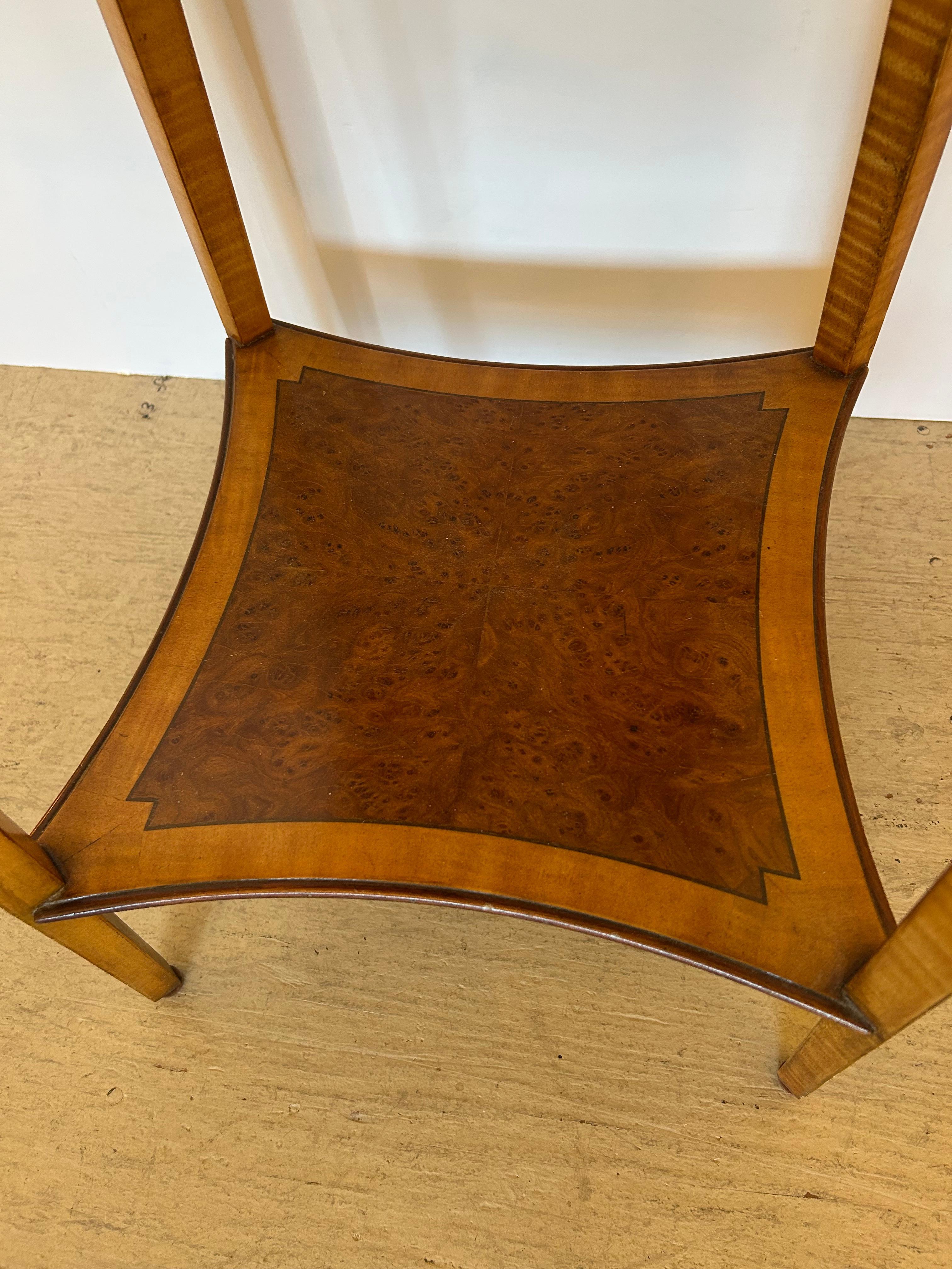 Superbe table d'appoint designer en bois de satin et broussin incrusté en vente 7