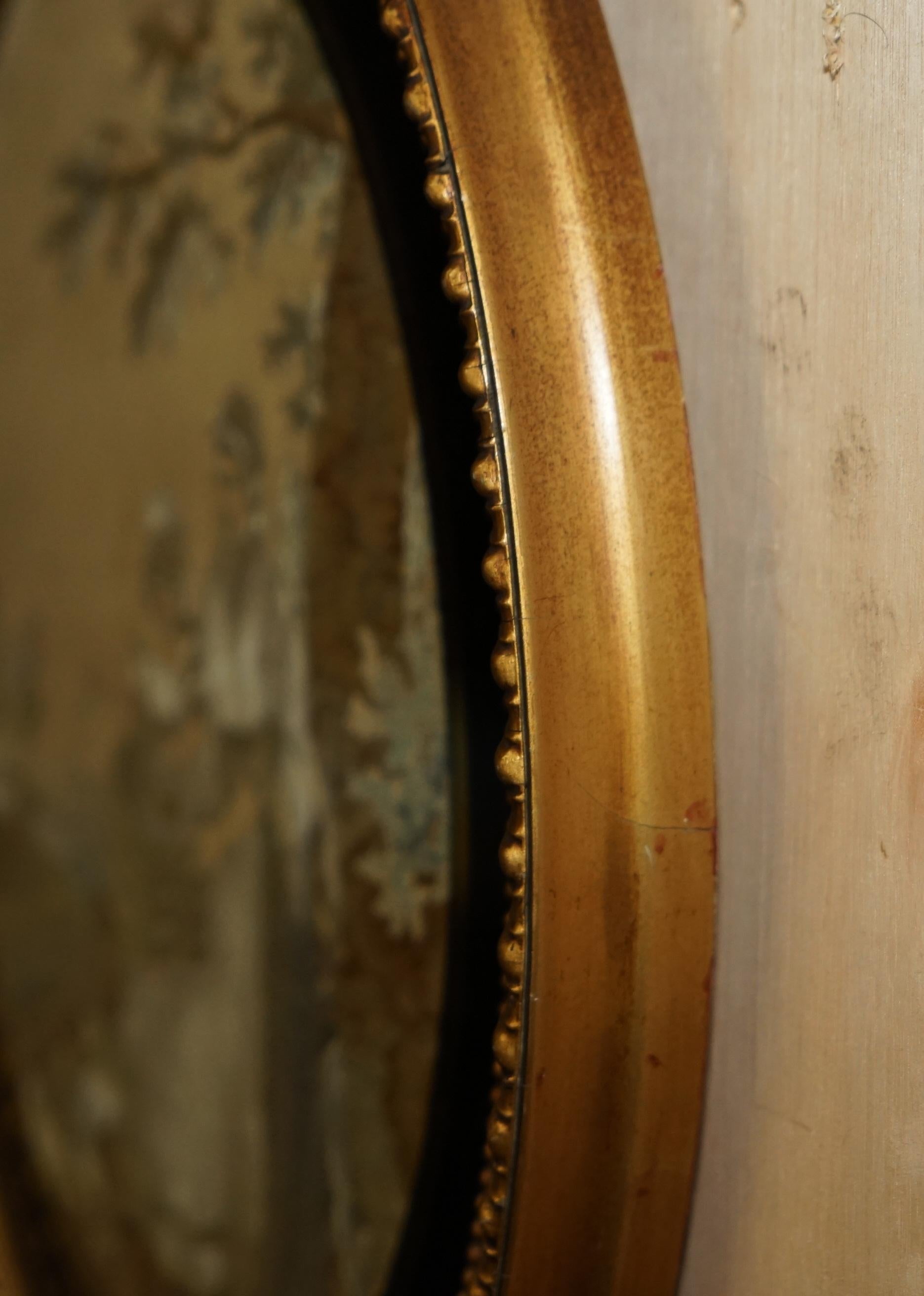 impresionante marco de oro dorado en seda con marco ovalado del siglo xviii Seda en venta