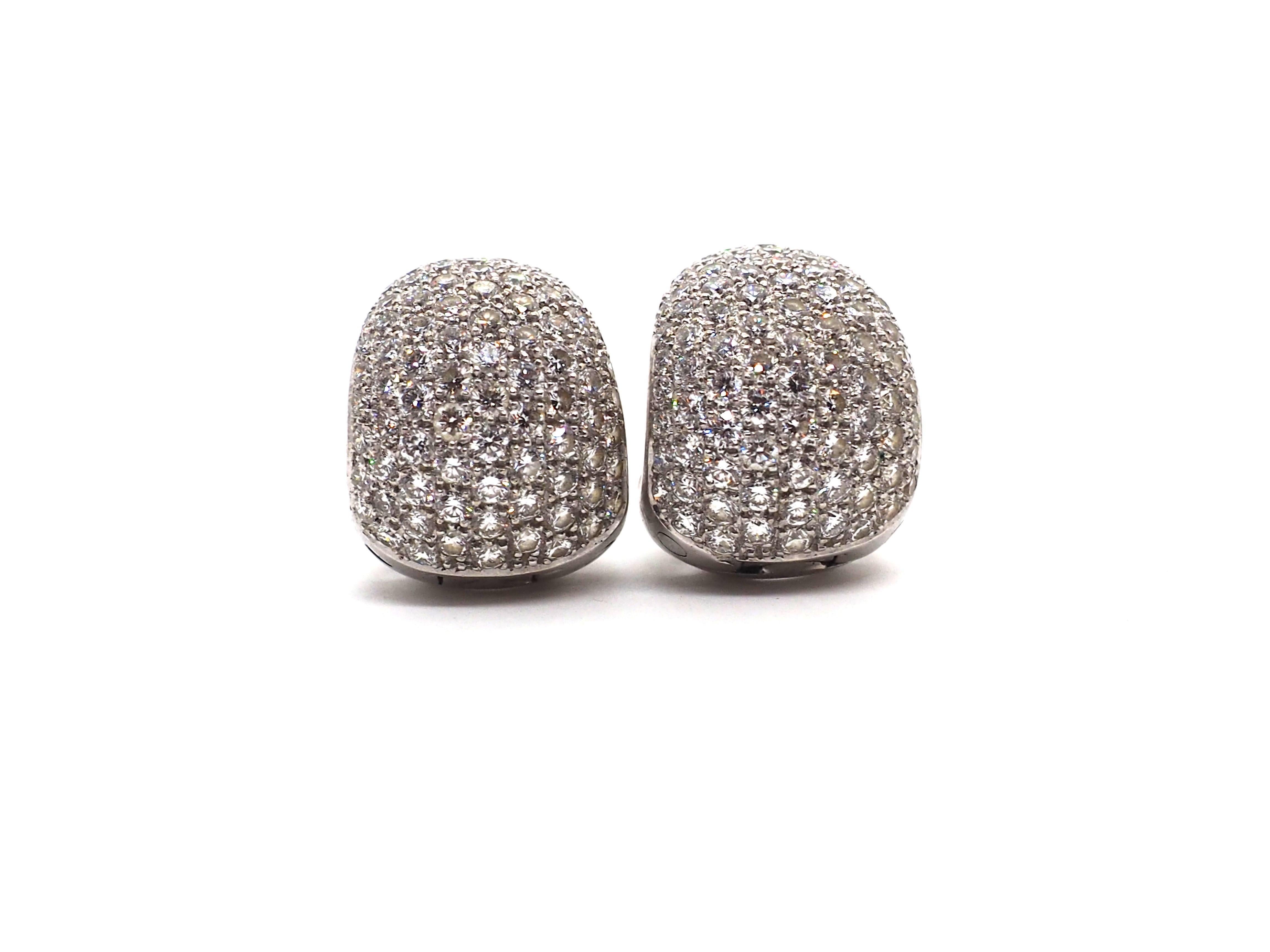 Brilliant Cut Stunning Diamond 18K White Gold Huggie earrings  For Sale