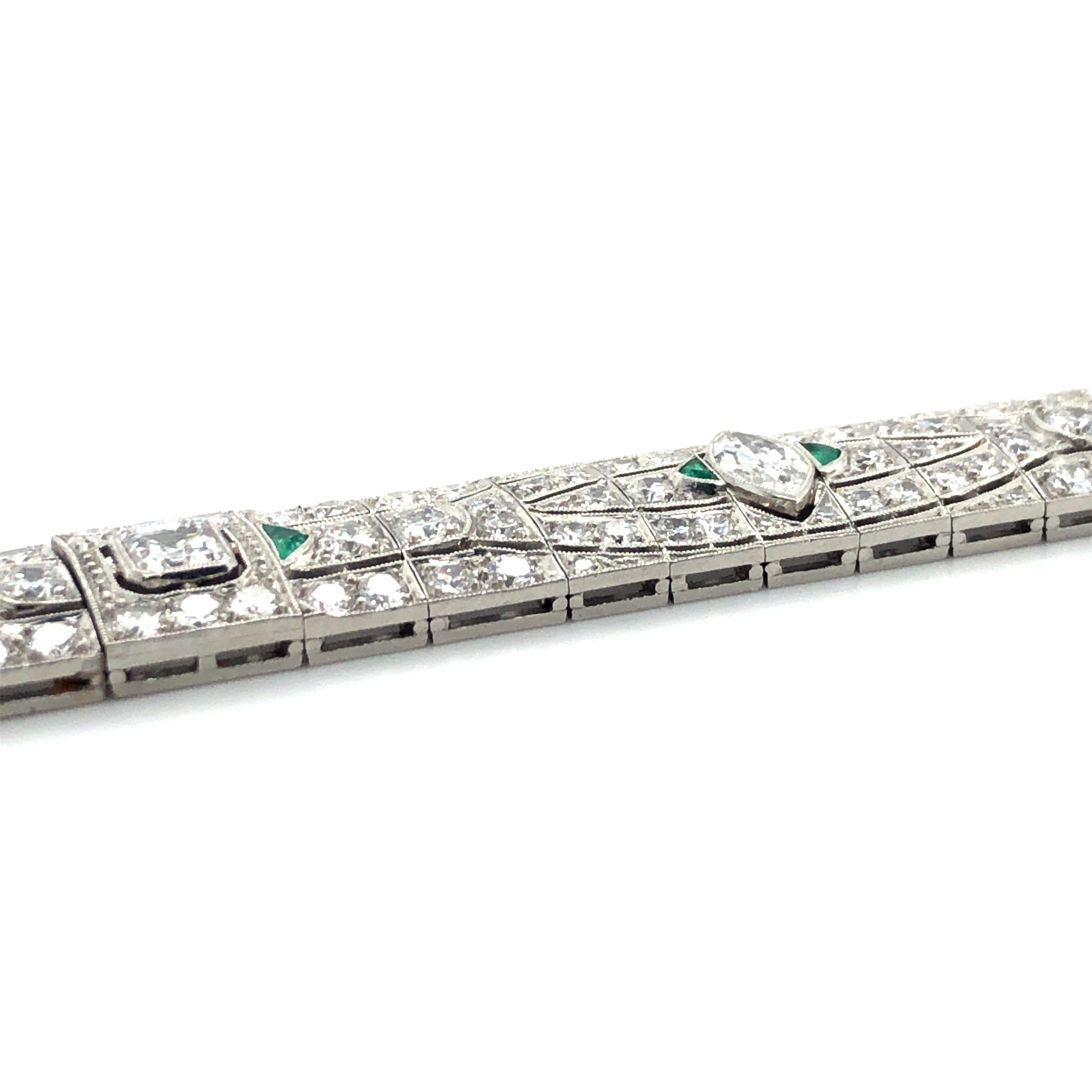 Stunning Diamond and Emerald Art Deco Bracelet in Platinum 950 For Sale 3