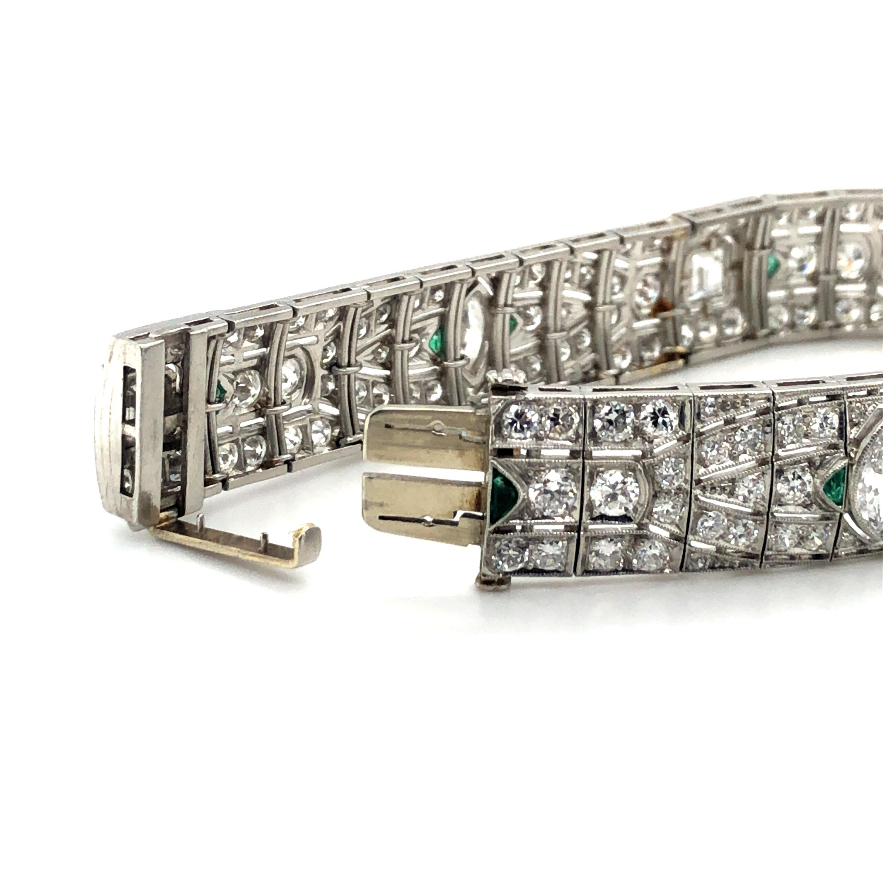 Atemberaubendes Art-déco-Armband aus Platin 950 mit Diamanten und Smaragden im Angebot 7
