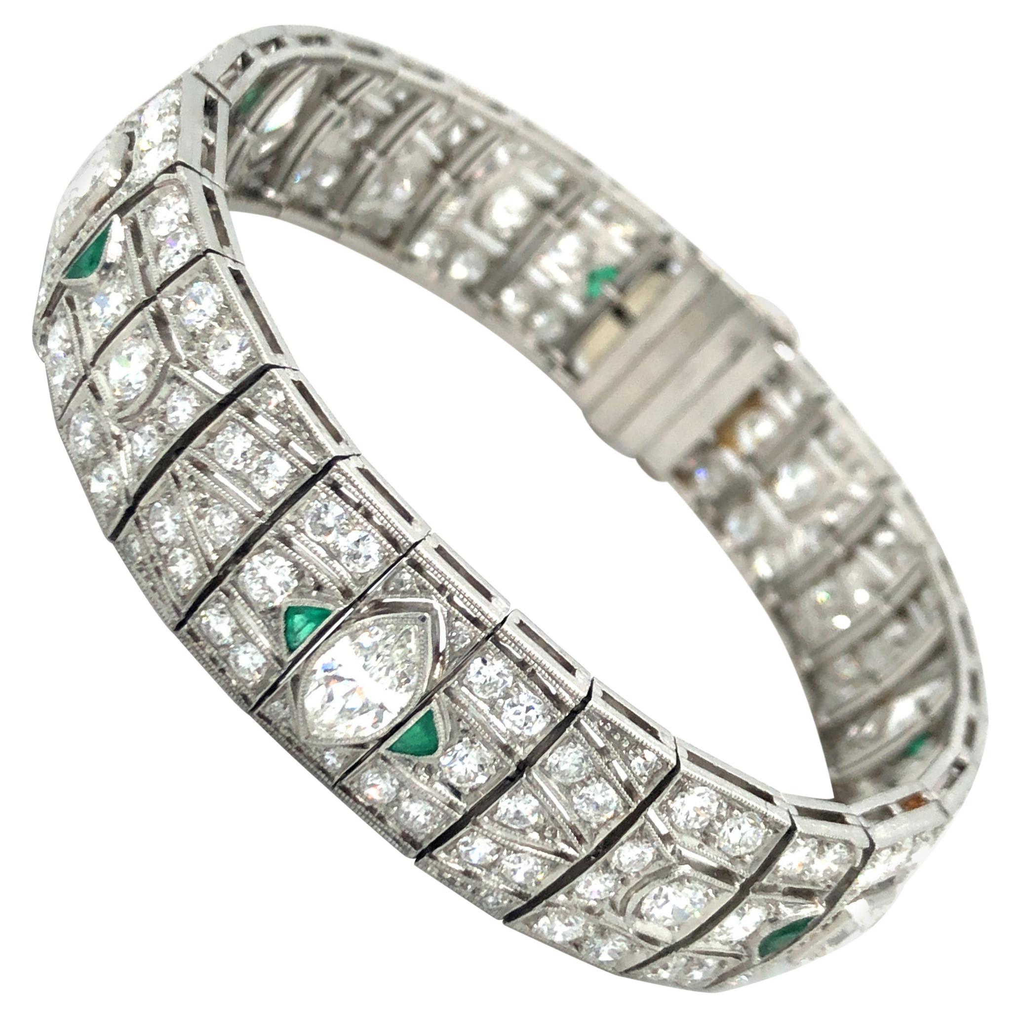 Stunning Diamond and Emerald Art Deco Bracelet in Platinum 950 For Sale