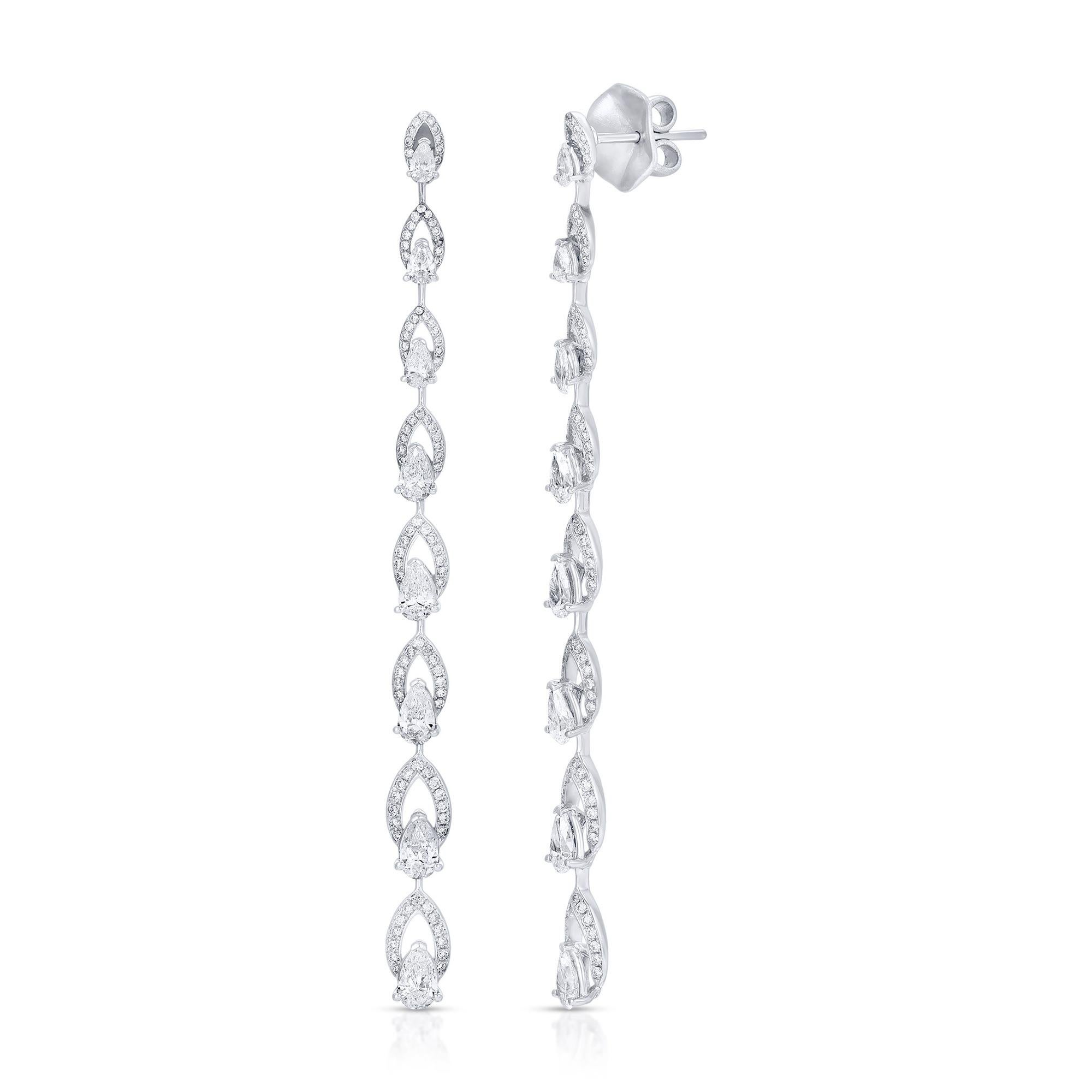 Contemporain Superbes boucles d'oreilles lustre en or blanc 18 carats avec diamants de 3,88 carats en vente