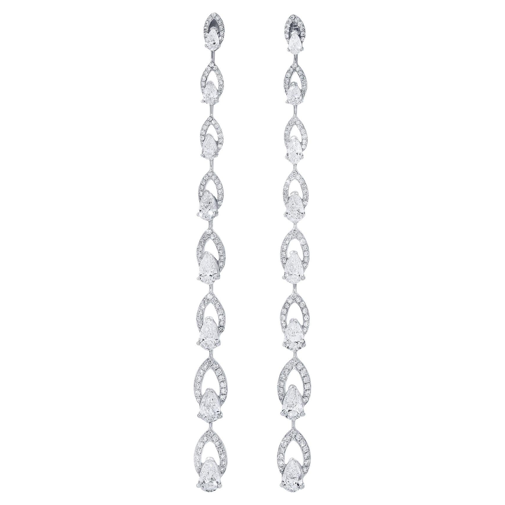 Superbes boucles d'oreilles lustre en or blanc 18 carats avec diamants de 3,88 carats en vente