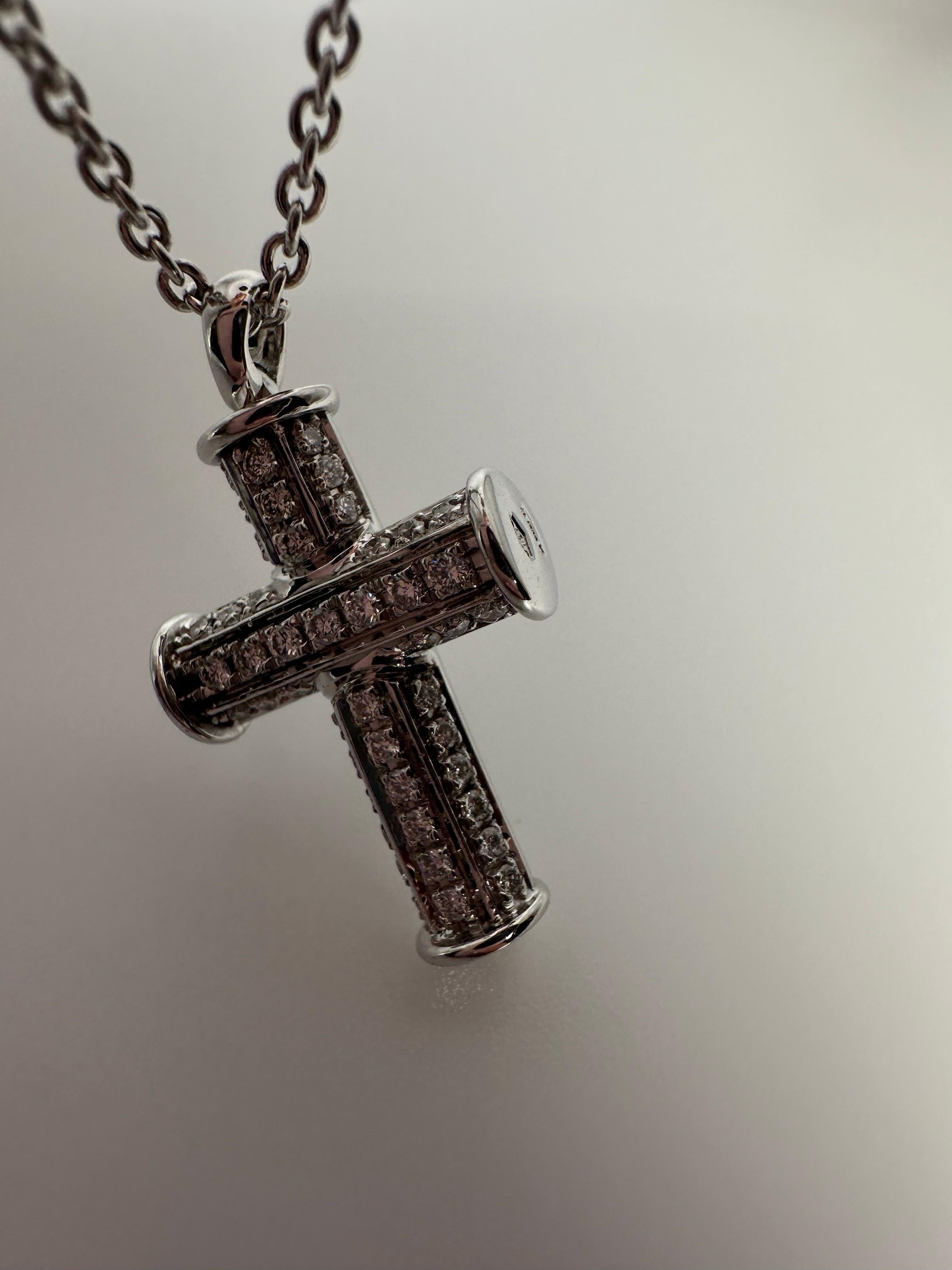 Superbe collier pendentif croix en diamants 1 carat VS-SI Unisexe en vente