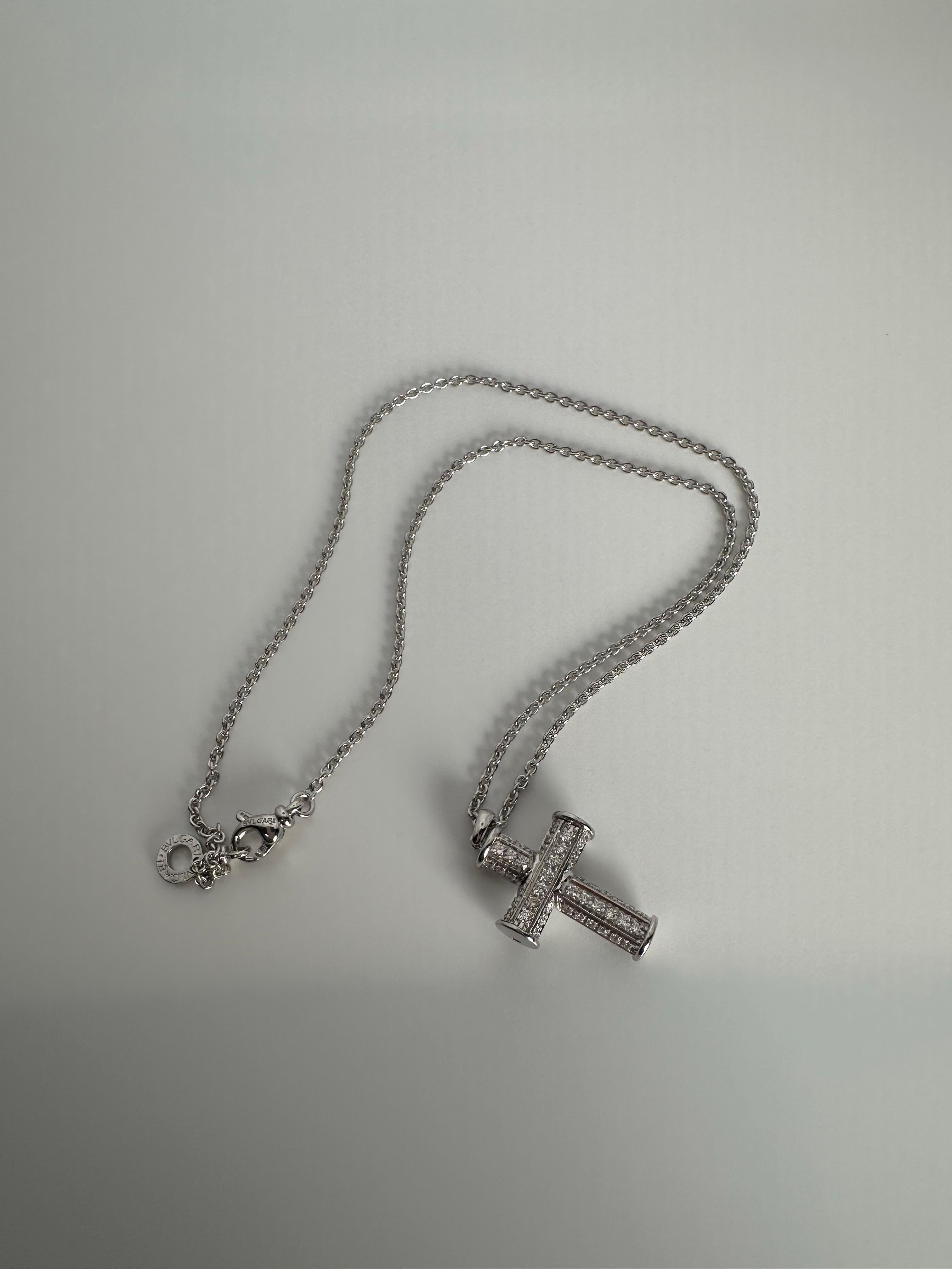 Superbe collier pendentif croix en diamants 1 carat VS-SI en vente 1
