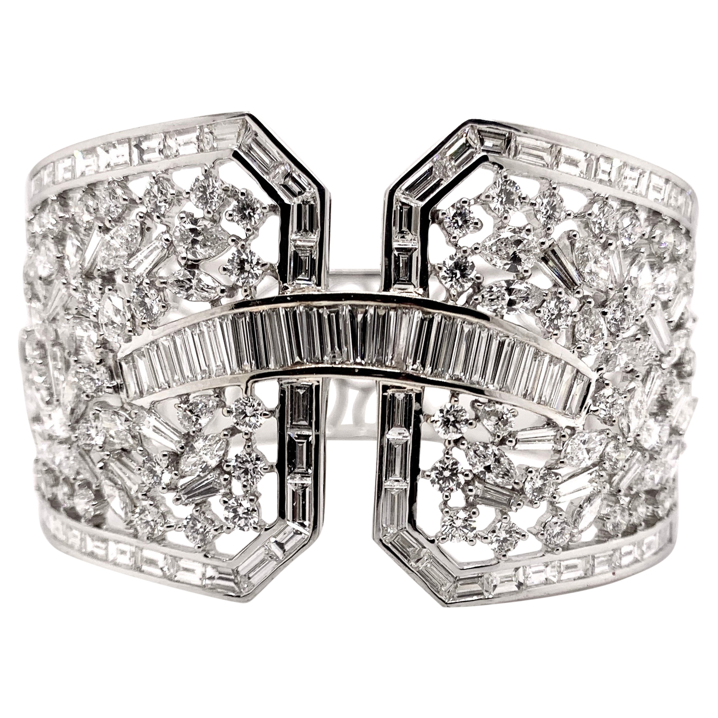 Stunning Diamond Cuff Bangle Set in 18k White Gold
