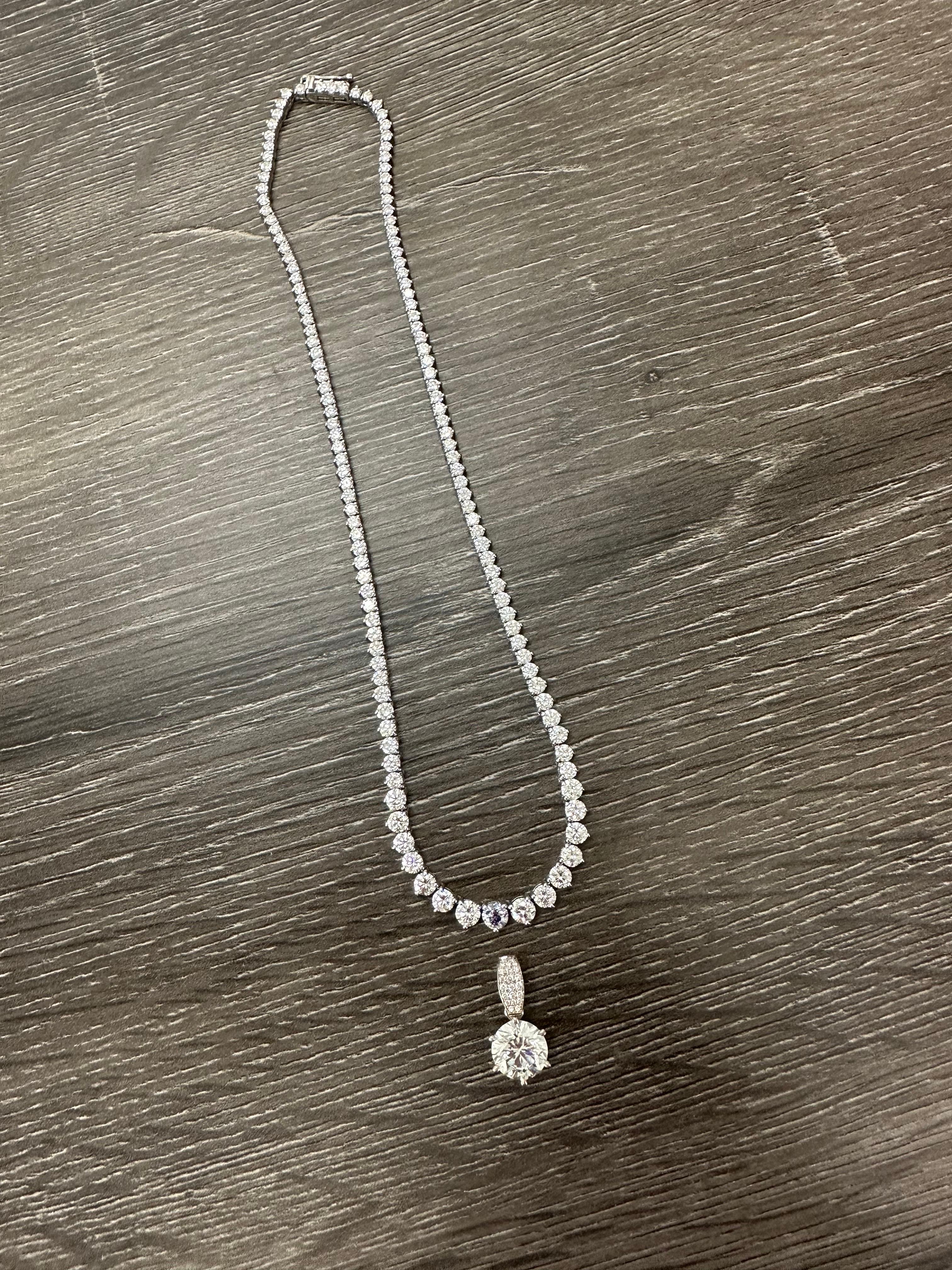 Stunning diamond necklace, bow design in 14KT white gold, made from scratch, pendant is detachable and can be worn by itself as a pendant.

Metal Type: 18KT
Center diamond is 4 carats Si clarity and G color 
Diamond on the necklace are 16 carats in