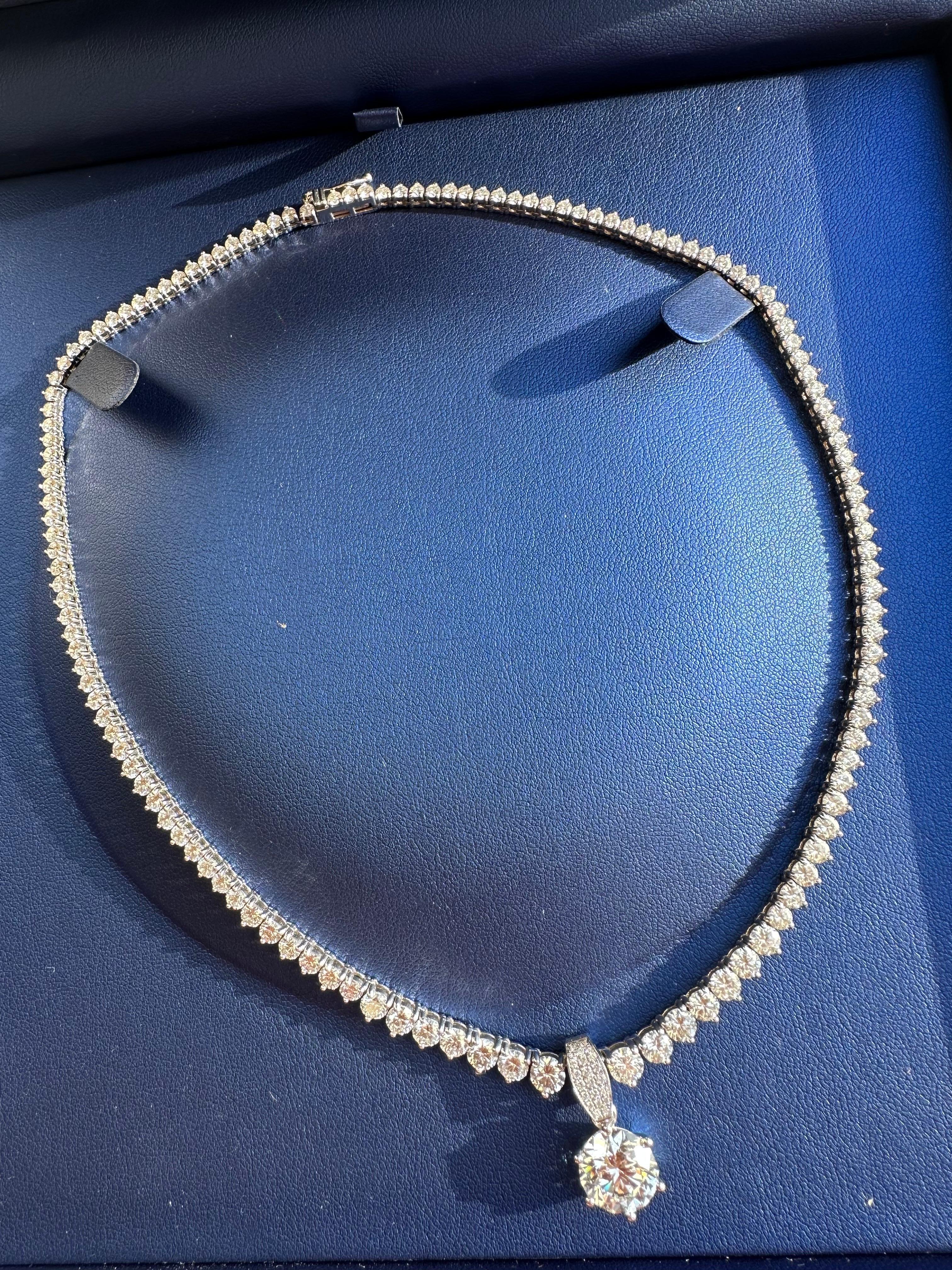 Brilliant Cut Stunning diamond necklace over 20 carats in 18KT gold For Sale