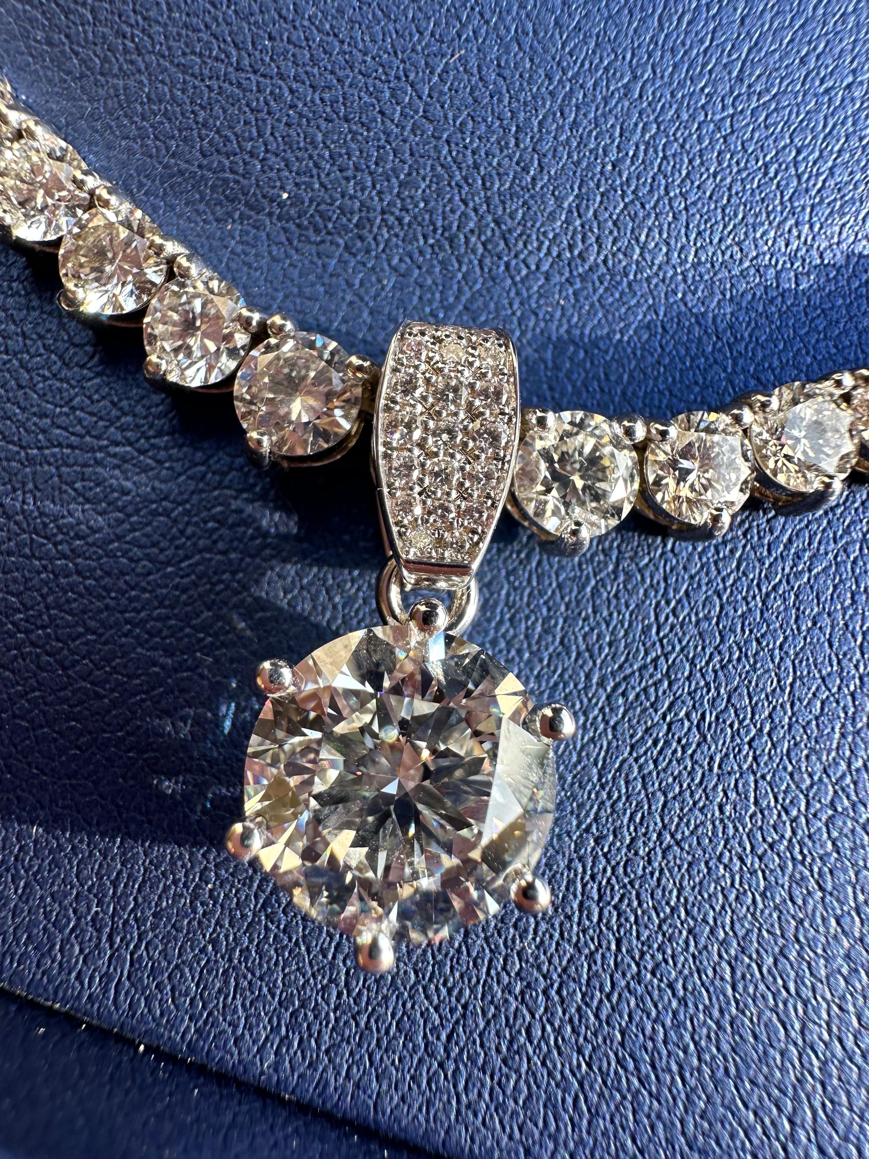 Stunning diamond necklace over 20 carats in 18KT gold In New Condition For Sale In Boca Raton, FL