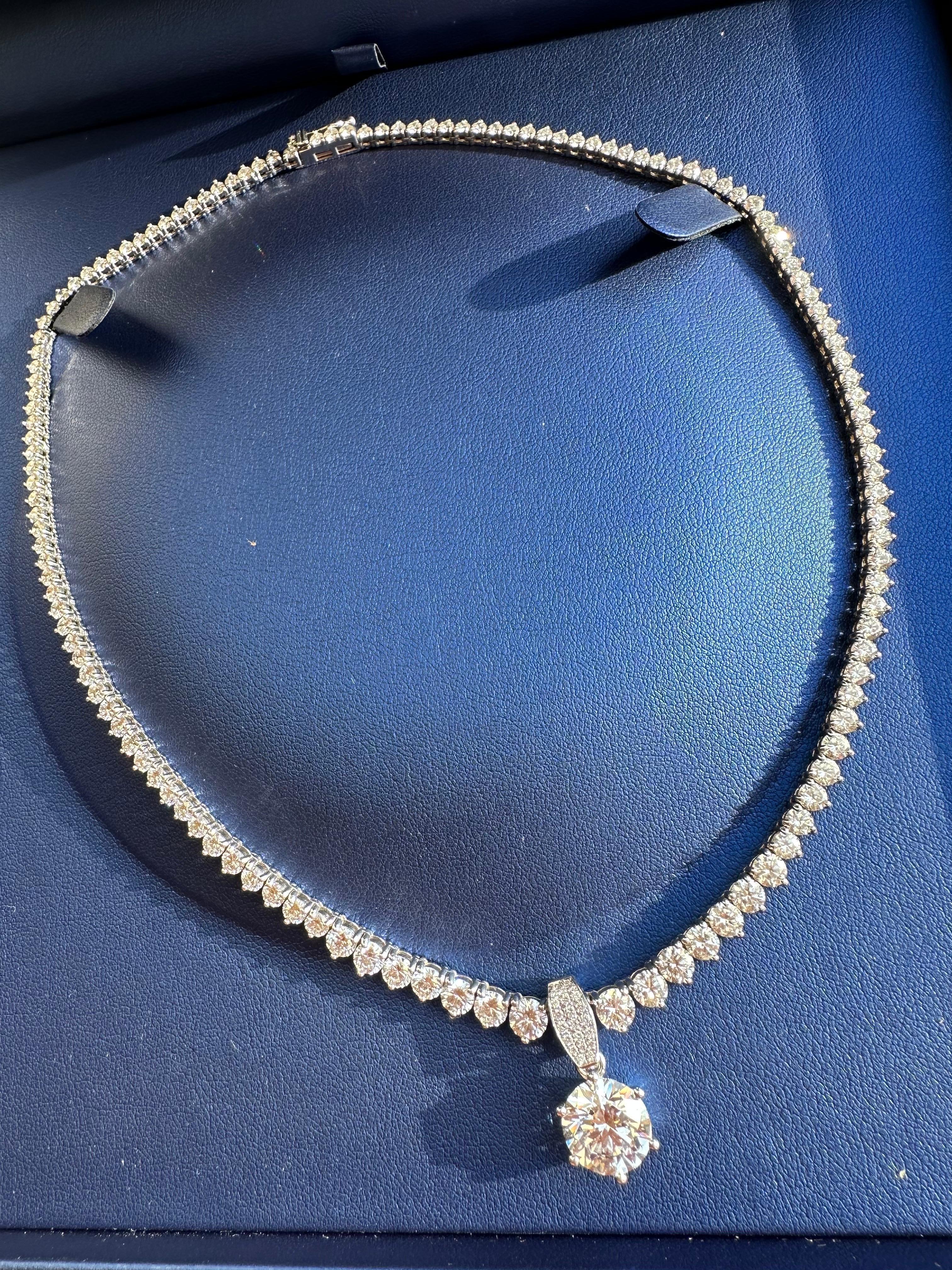 Women's or Men's Stunning diamond necklace over 20 carats in 18KT gold For Sale