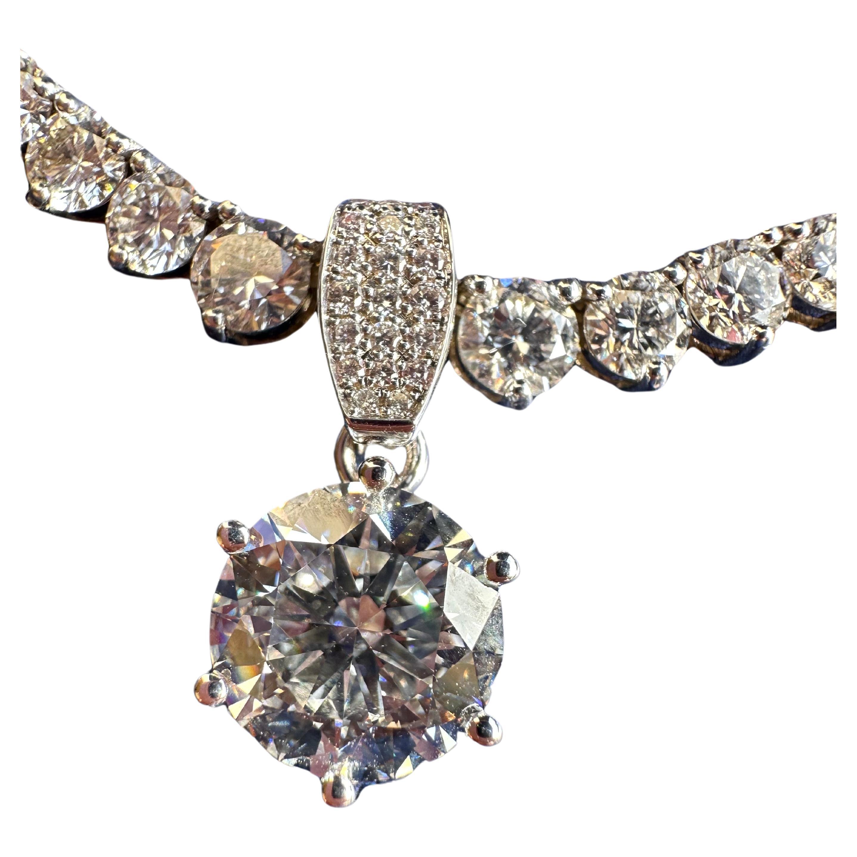 Stunning diamond necklace over 20 carats in 18KT gold For Sale
