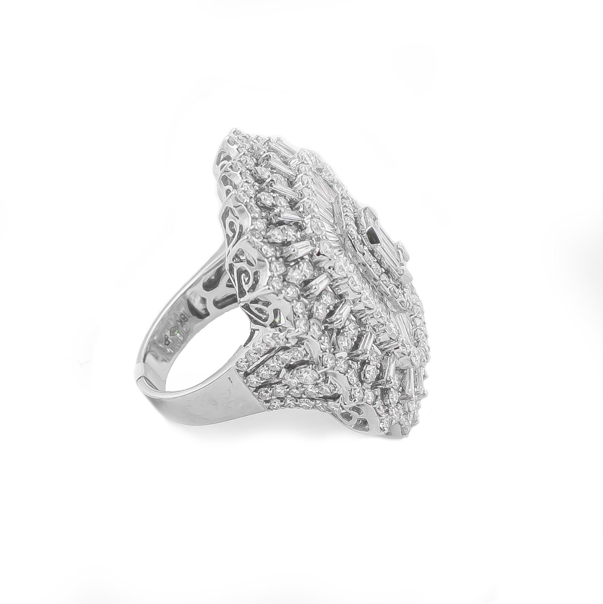 Baguette Cut Stunning Diamond Ring 7.80 Carat 18 Karat White Gold