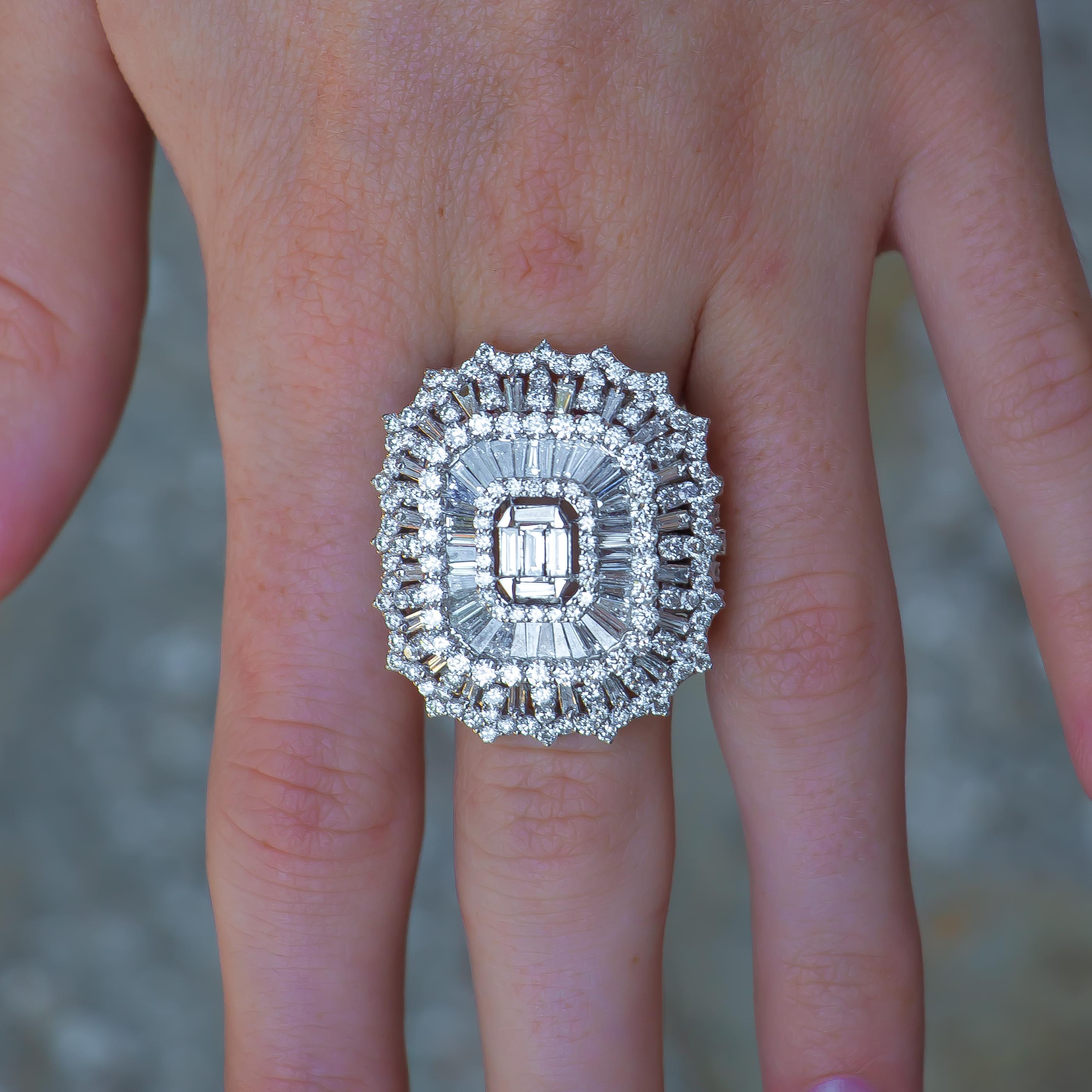 Stunning Diamond Ring 7.80 Carat 18 Karat White Gold In New Condition In Carlsbad, CA