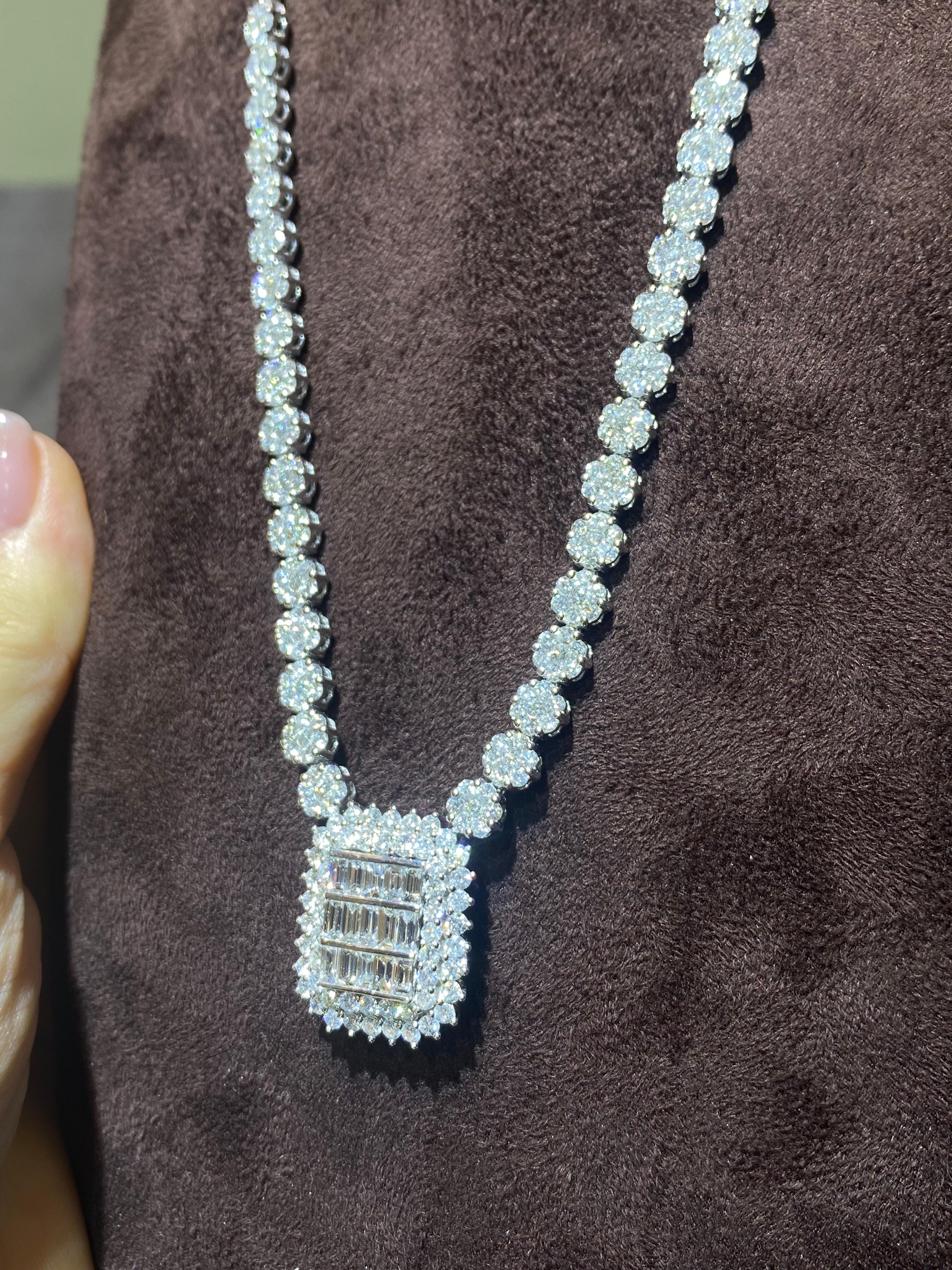 Moderne Superbe collier en or blanc 18 carats avec diamants pour elle en vente