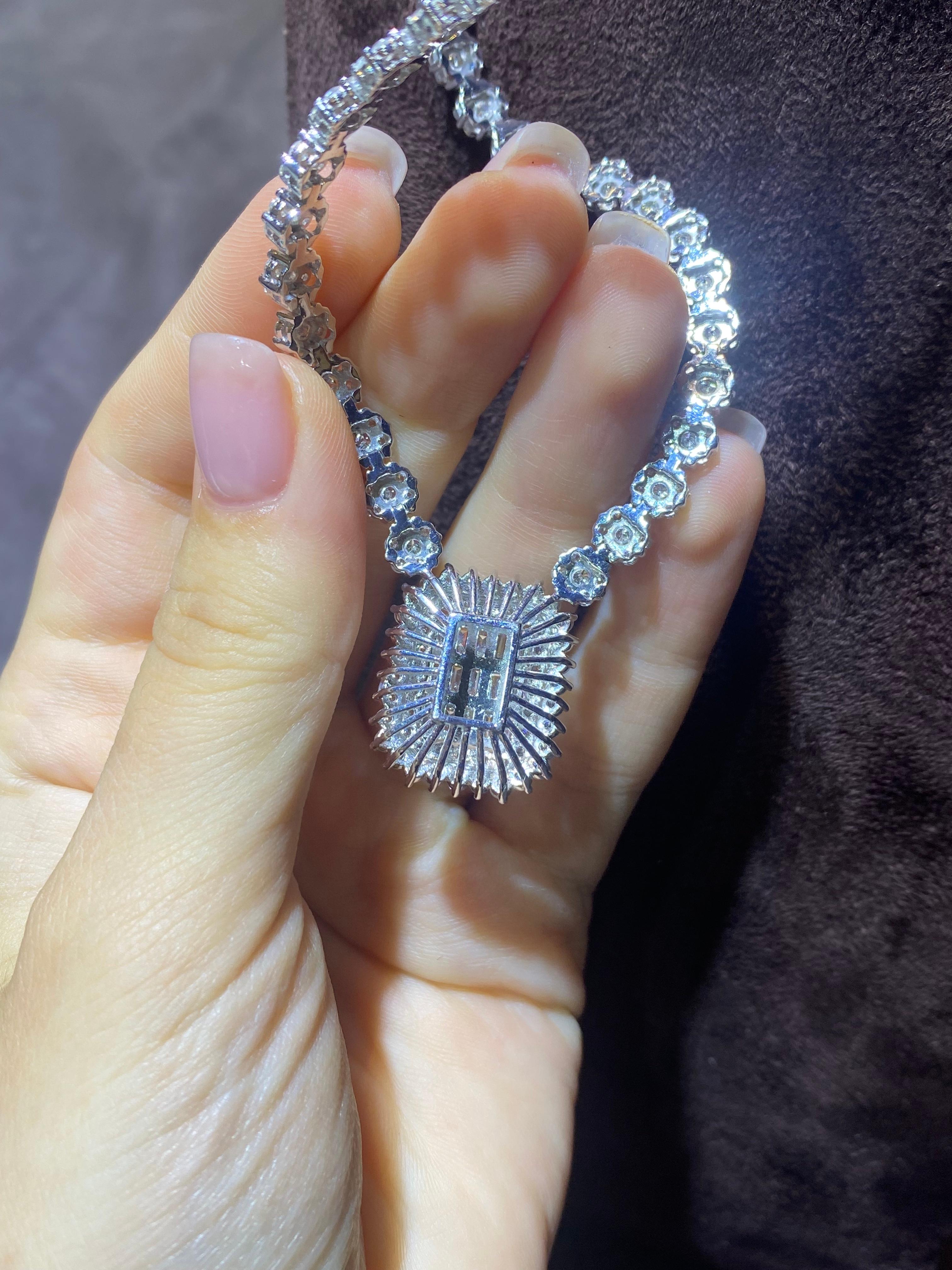 Superbe collier en or blanc 18 carats avec diamants pour elle Neuf - En vente à Genève, GE