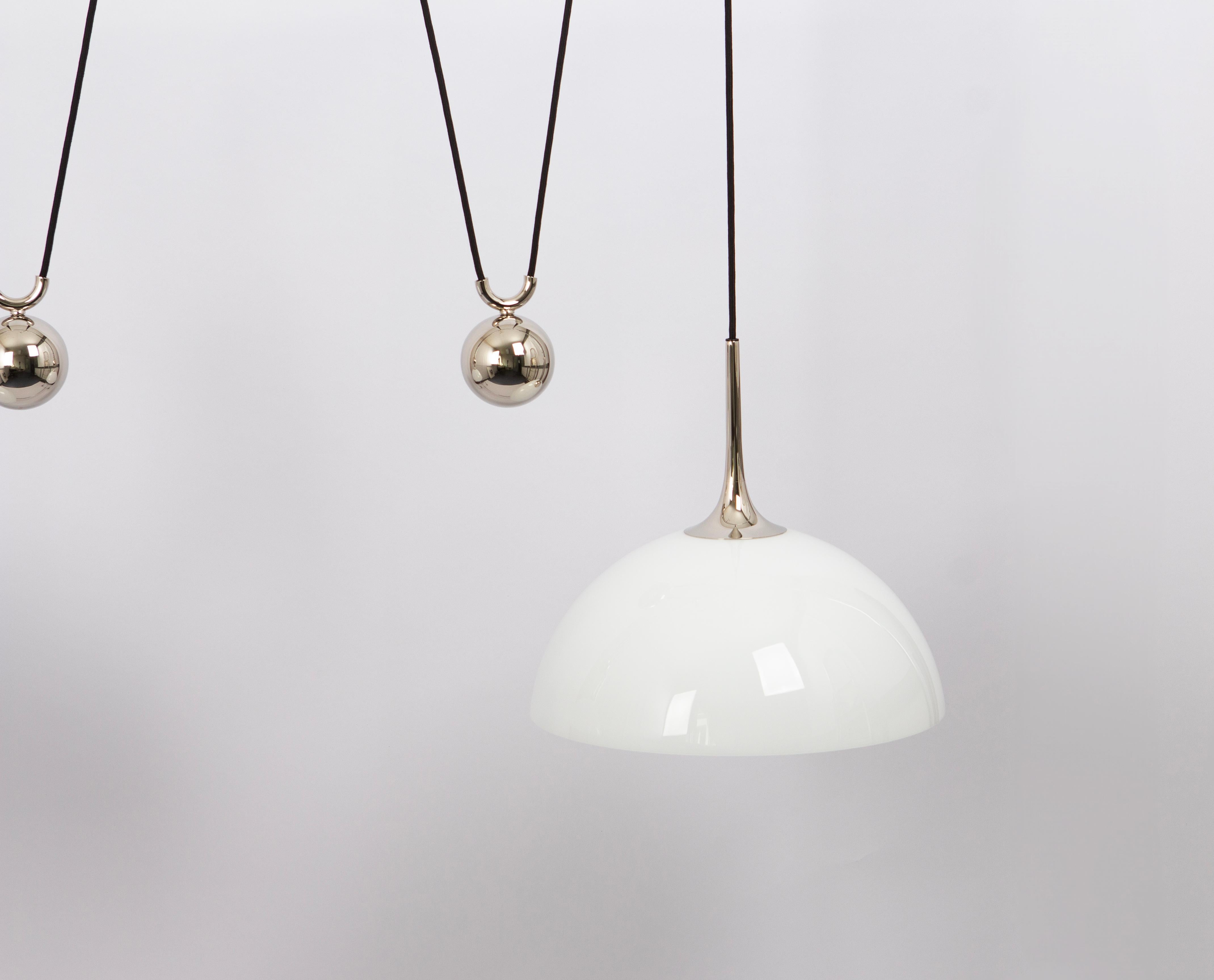 Mid-Century Modern Superbe pendentif double chrome avec poids de comptoir réglables par Florian Schulz en vente