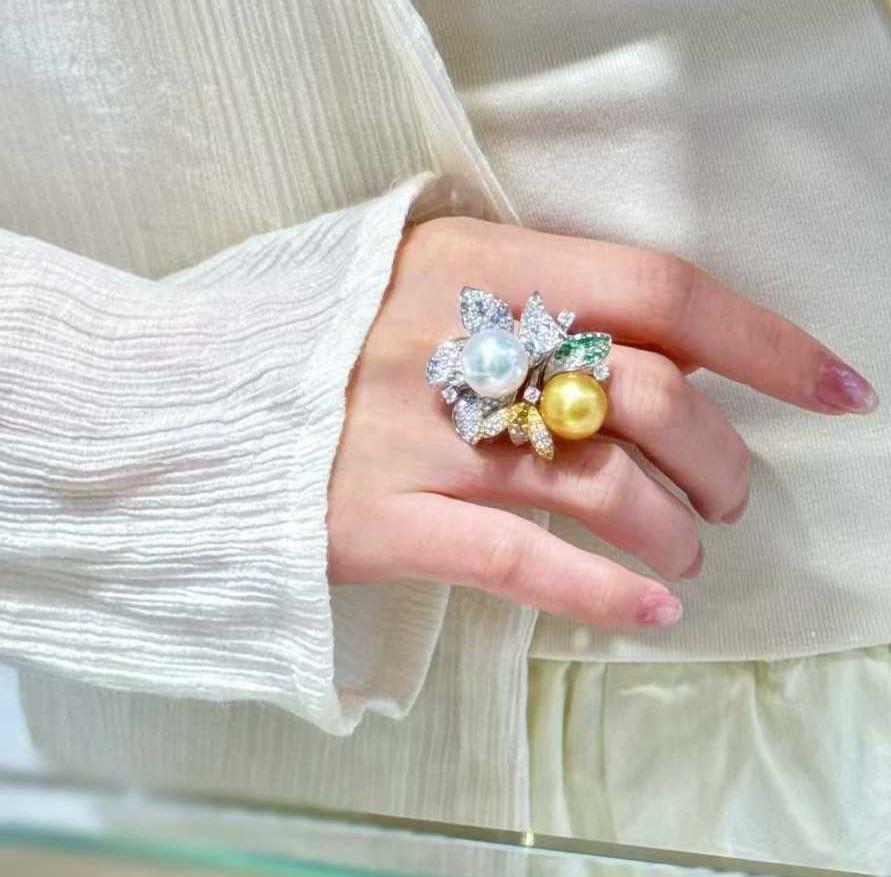 En vente :  Superbe bague à double perle et diamant floral - Eze Jewelry 2