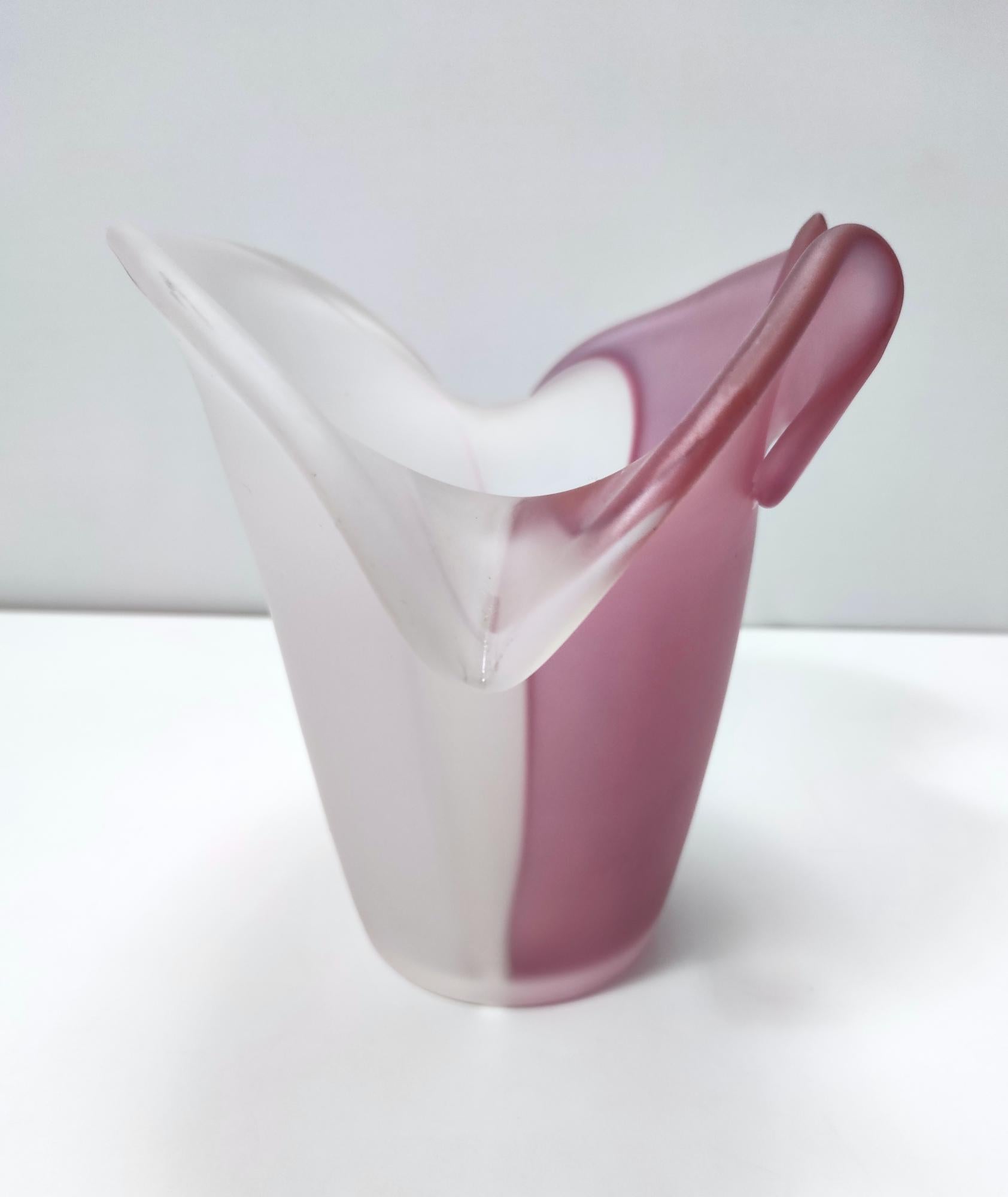 Stunning Double Color White and Pink Etched Murano Glass Vase, Italy, 1980s In Excellent Condition For Sale In Bresso, Lombardy