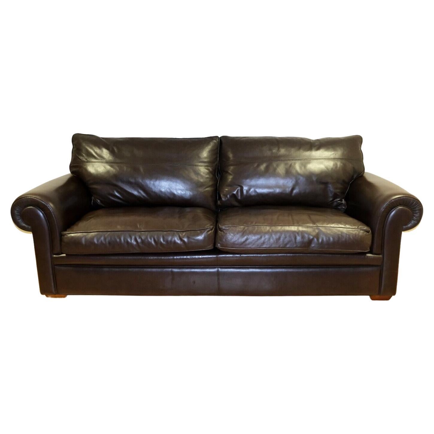 We are delighted to offer for sale this lovely Duresta Garrick dark brown leather three seater sofa on scroll arms. 

This elegant and classic style sofa blends contemporary with traditional design. The soft leather with its wide, comfortable