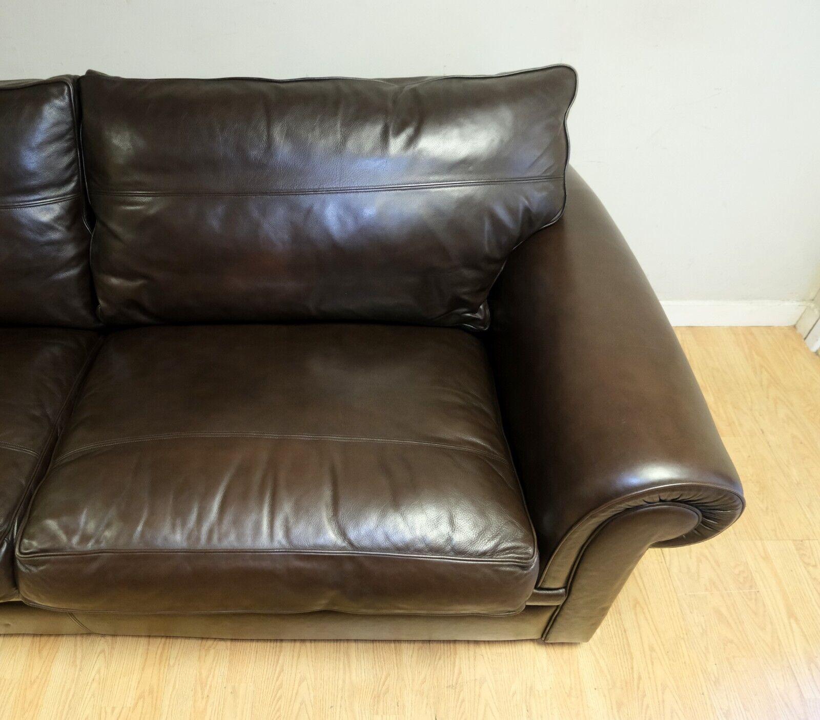 Hand-Crafted STUNNiNG DURESTA GARRICK THREE SEATER BROWN LEATHER SOFA ON CLASSIC SCROLL ARMS For Sale
