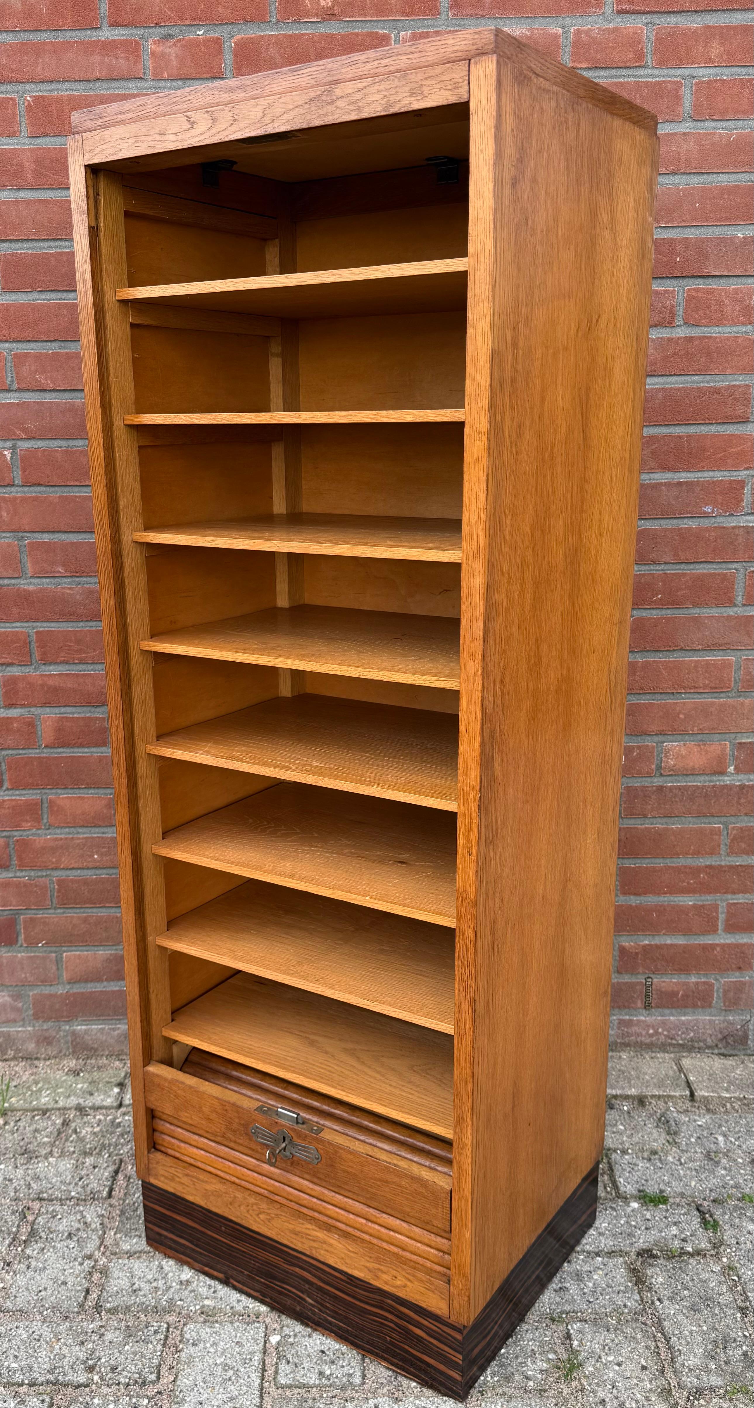 Splendido schedario olandese in stile Art Deco con porta a rullo e 8 ripiani perfetti in vendita 9