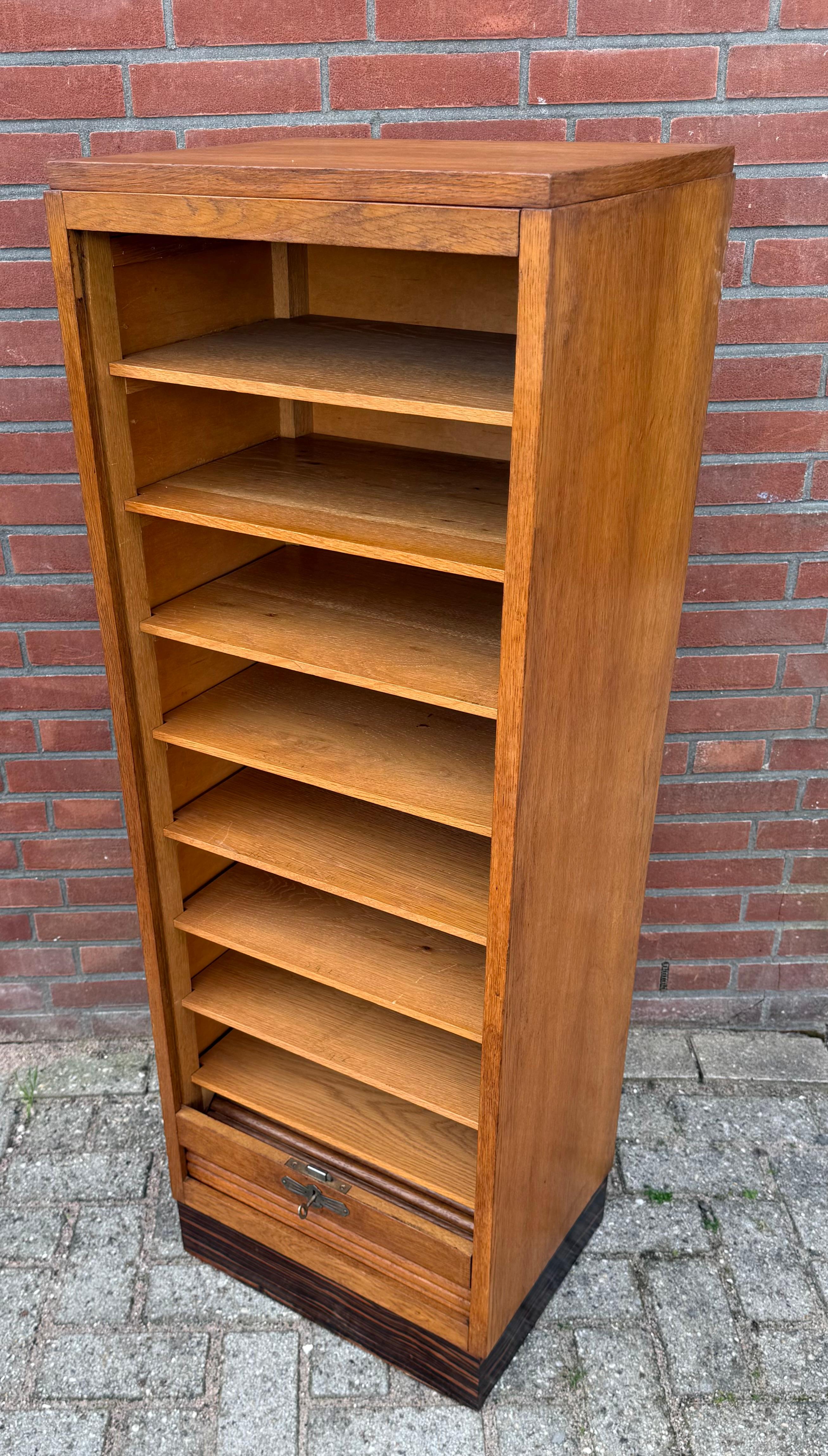 Splendido schedario olandese in stile Art Deco con porta a rullo e 8 ripiani perfetti in vendita 10