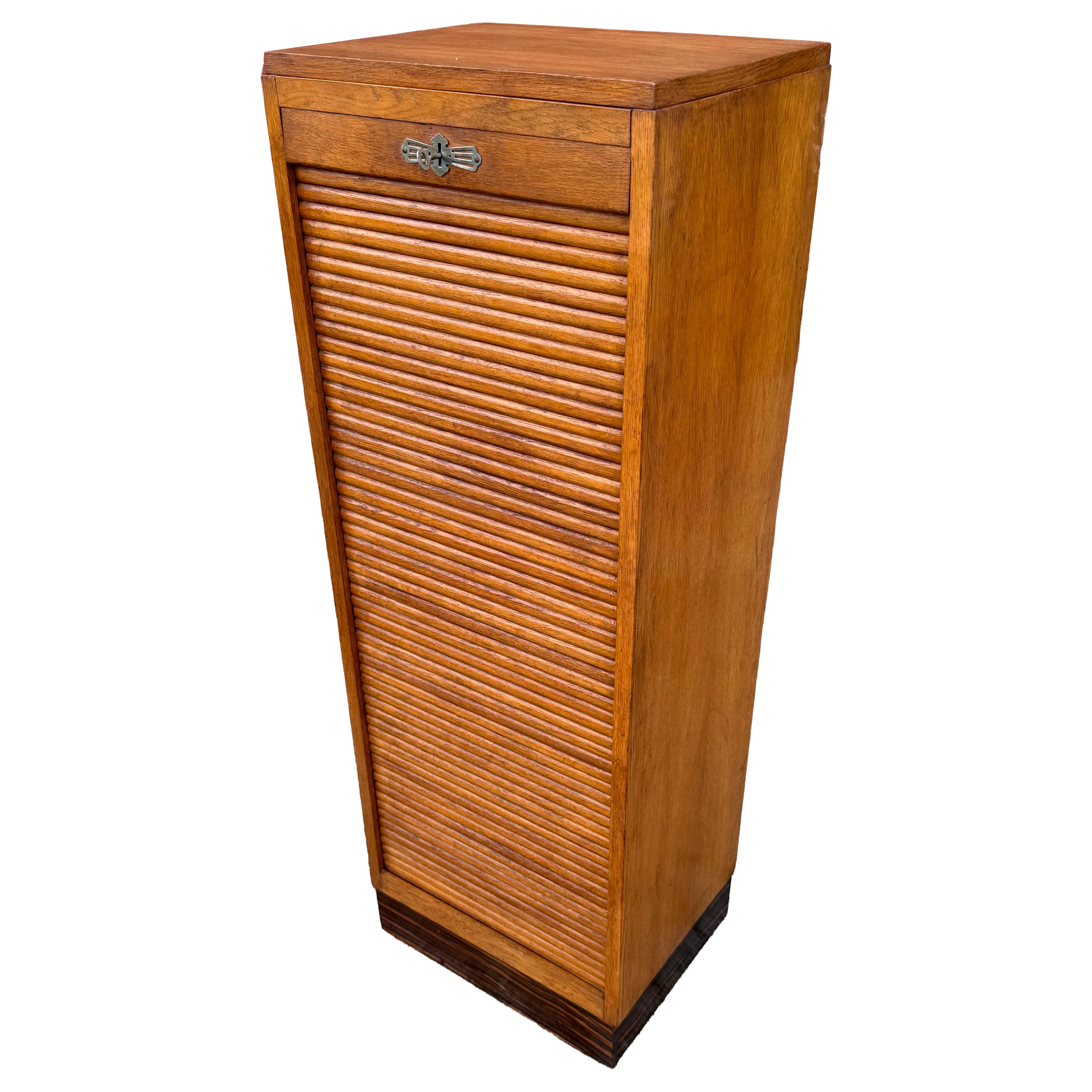 Splendido schedario olandese in stile Art Deco con porta a rullo e 8 ripiani perfetti in vendita