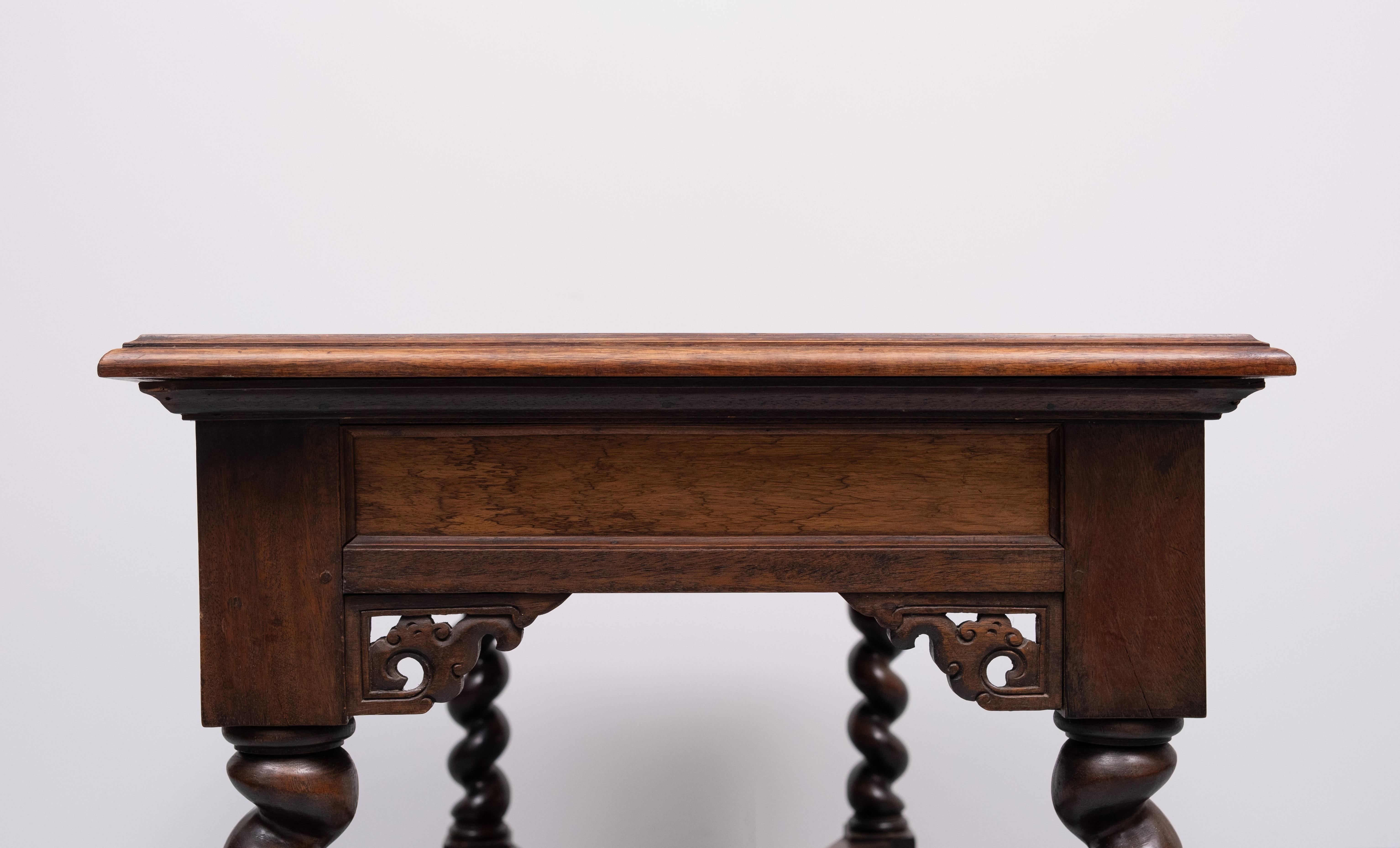 Superbe table d'écriture ou de salon coloniale néerlandaise du début du 19ème siècle en vente 7