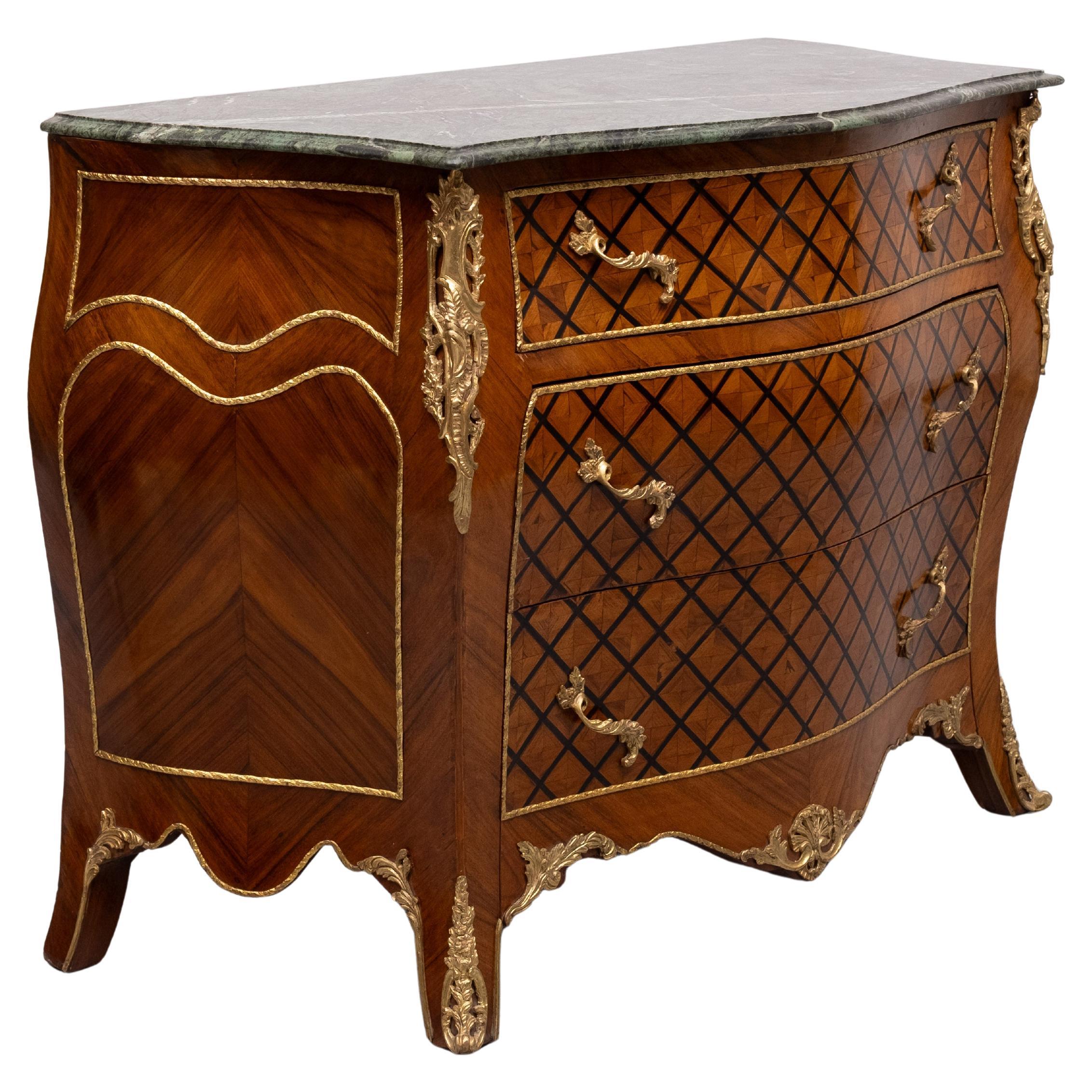 Atemberaubende niederländische Louis XV Schachbrett-Kommode mit Intarsien (Louis XV.) im Angebot