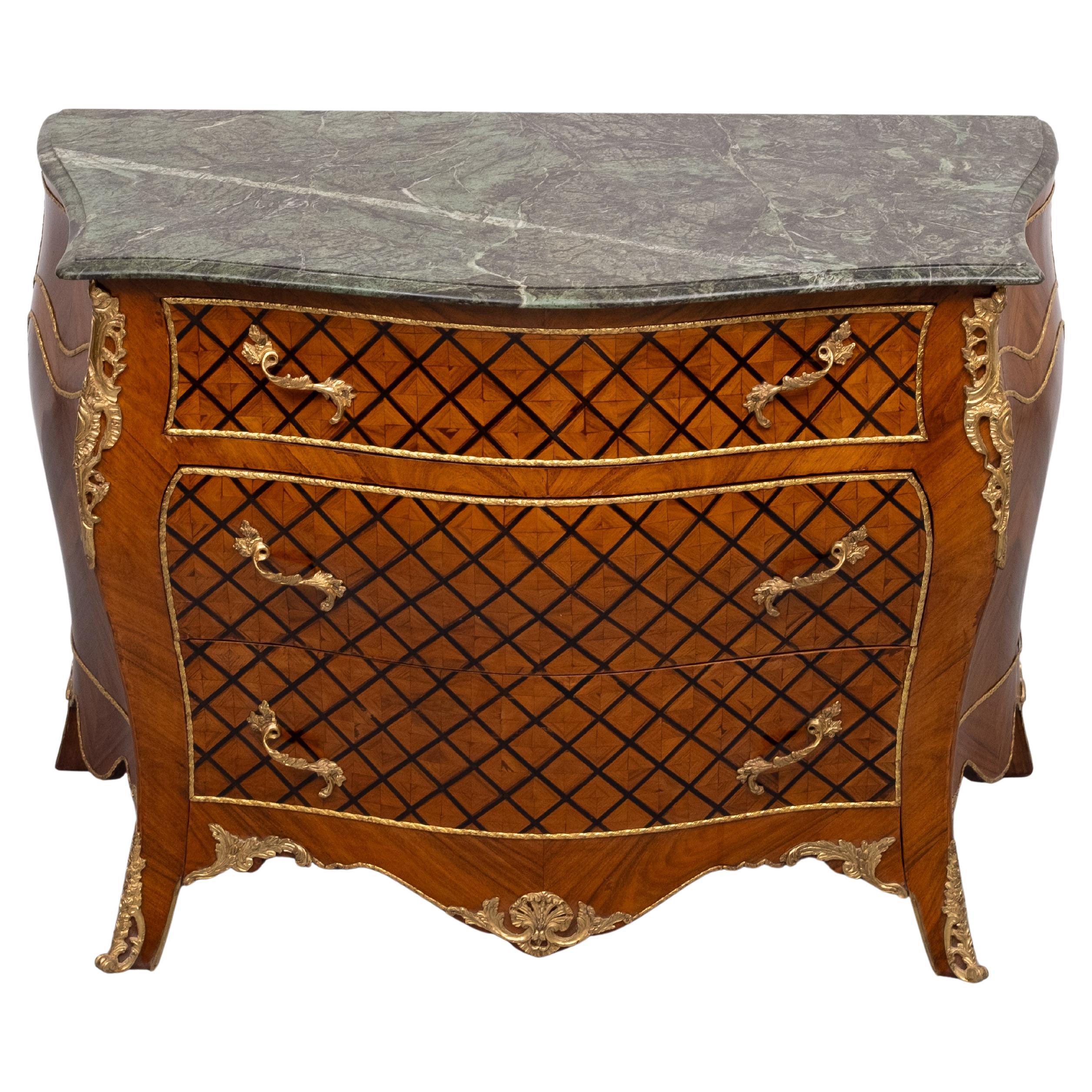 Atemberaubende niederländische Louis XV Schachbrett-Kommode mit Intarsien im Angebot 1