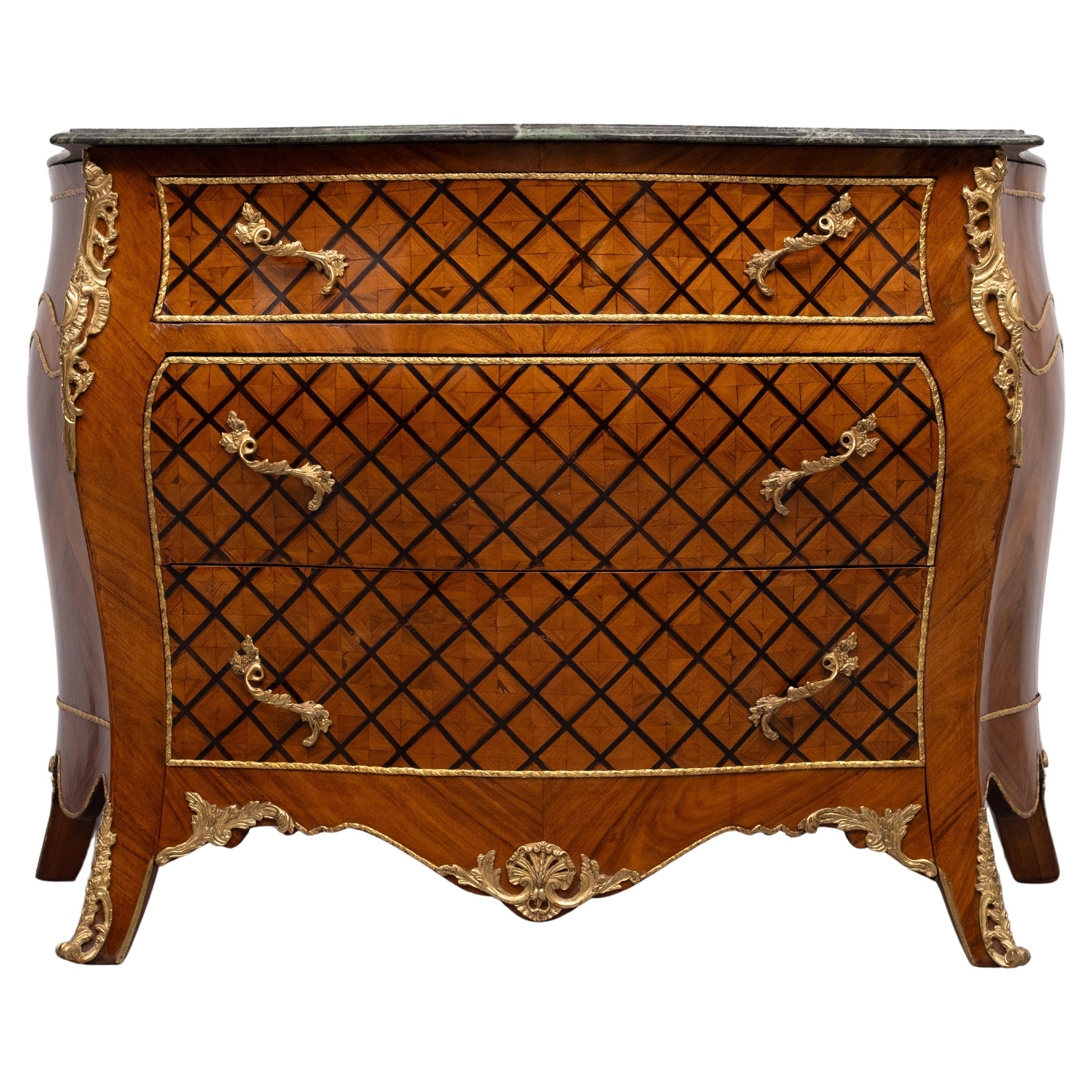 Atemberaubende niederländische Louis XV Schachbrett-Kommode mit Intarsien im Angebot 2