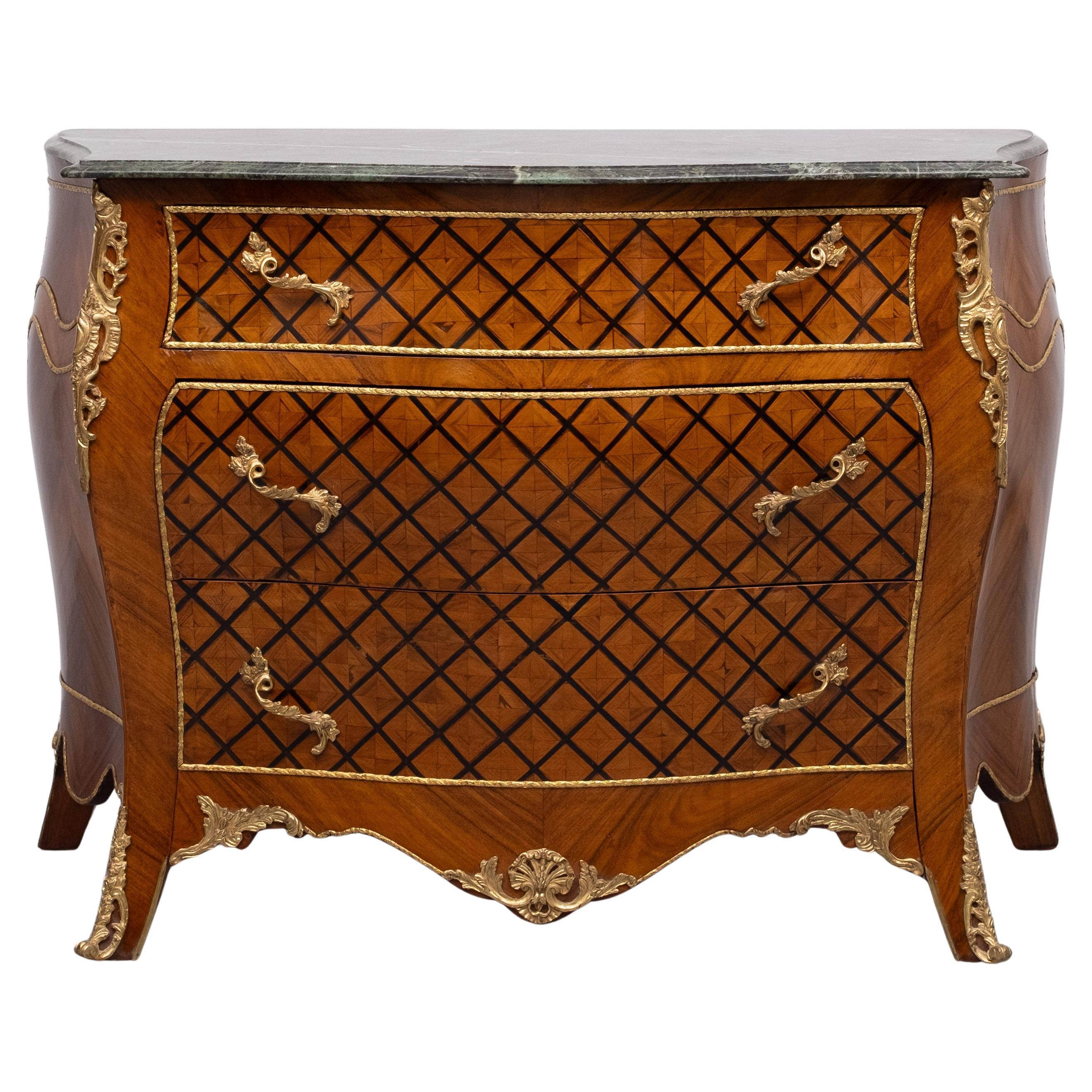 Atemberaubende niederländische Louis XV Schachbrett-Kommode mit Intarsien im Angebot