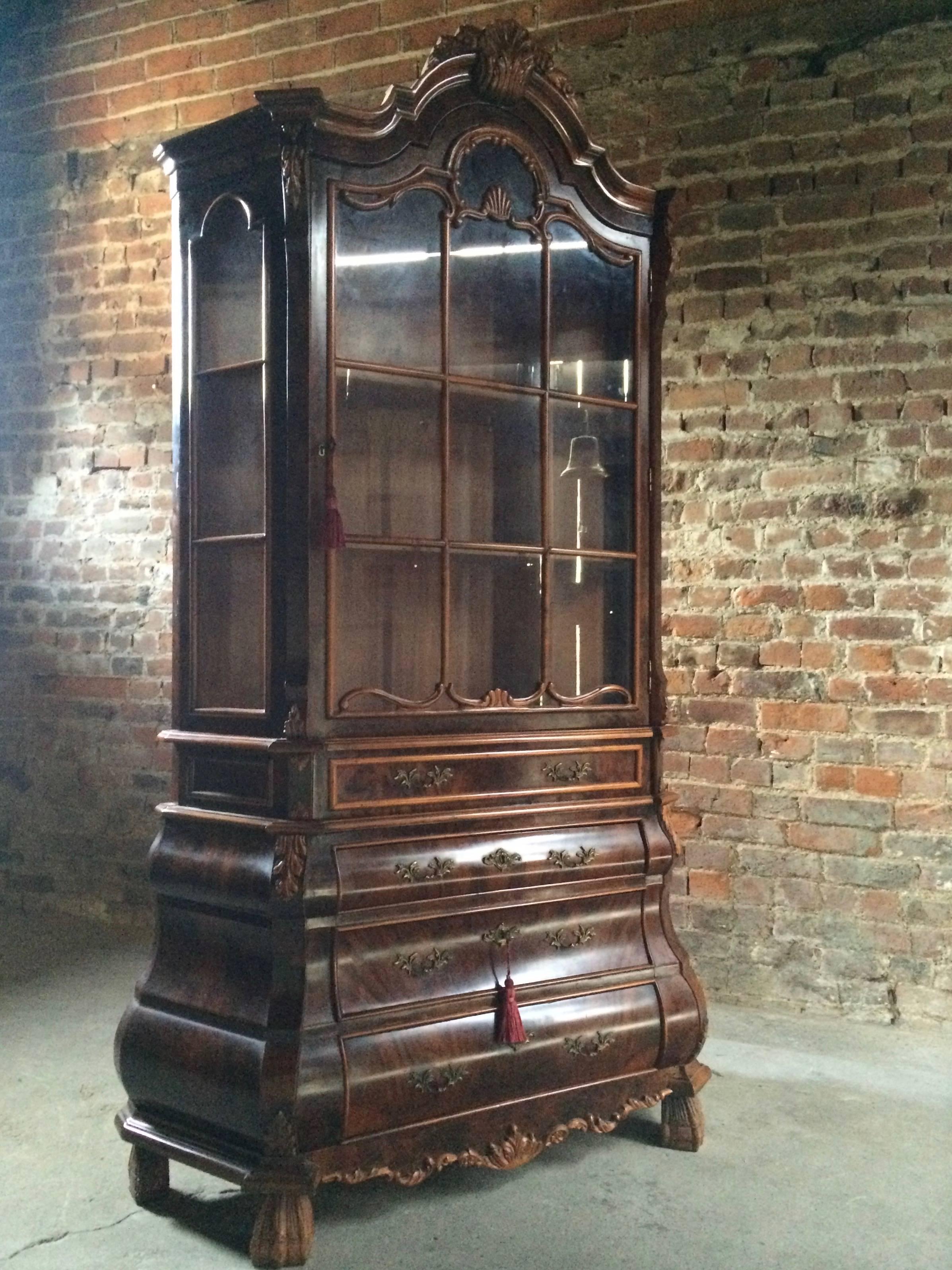 Stunning Dutch Walnut Display Cabinet Vitrine Bombe De Commode, 20th Century In Excellent Condition In Longdon, Tewkesbury